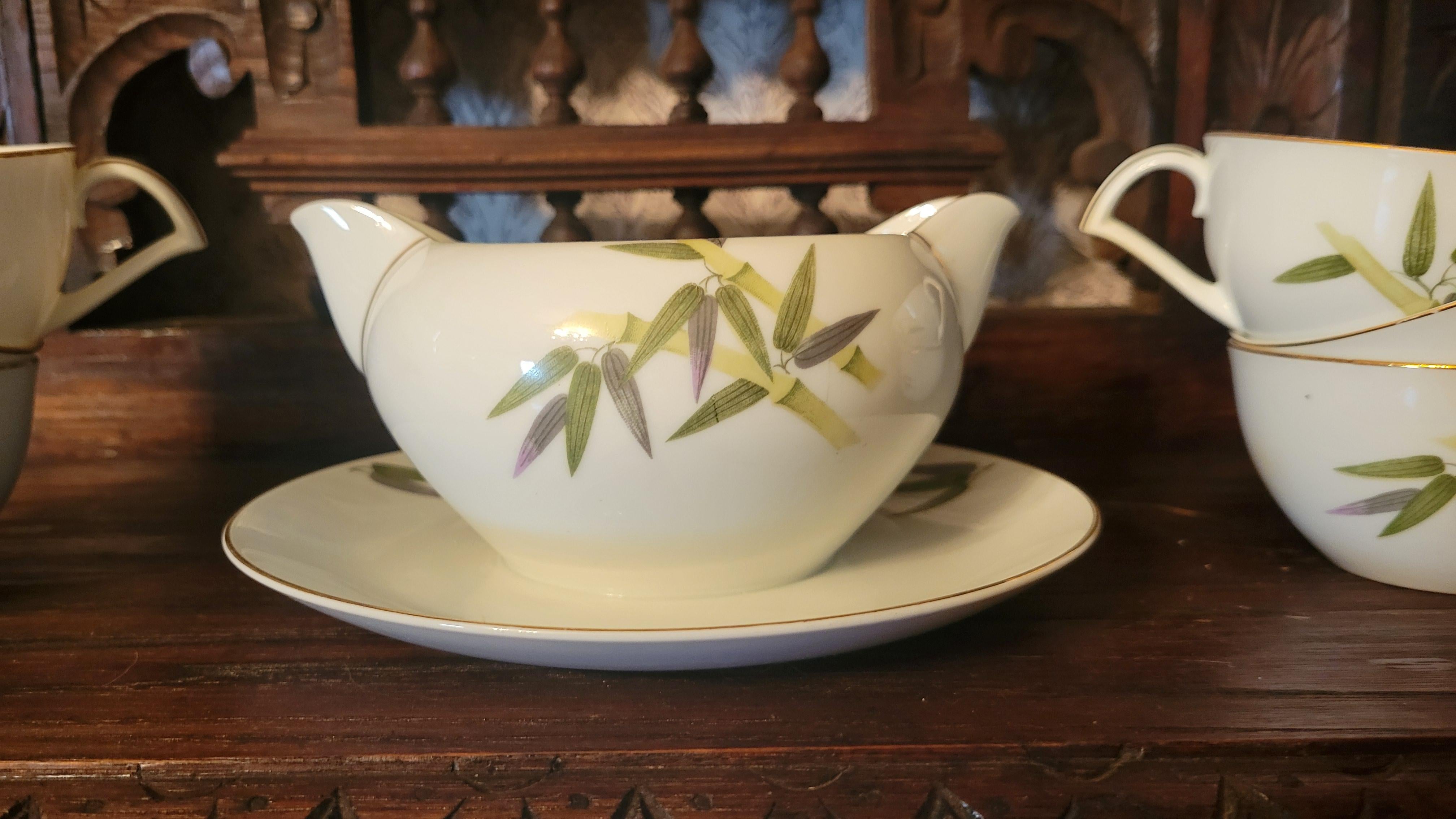 20th Century 1951 Narumi Japan 'Spring Bamboo' Fine China - 8 Person Set For Sale