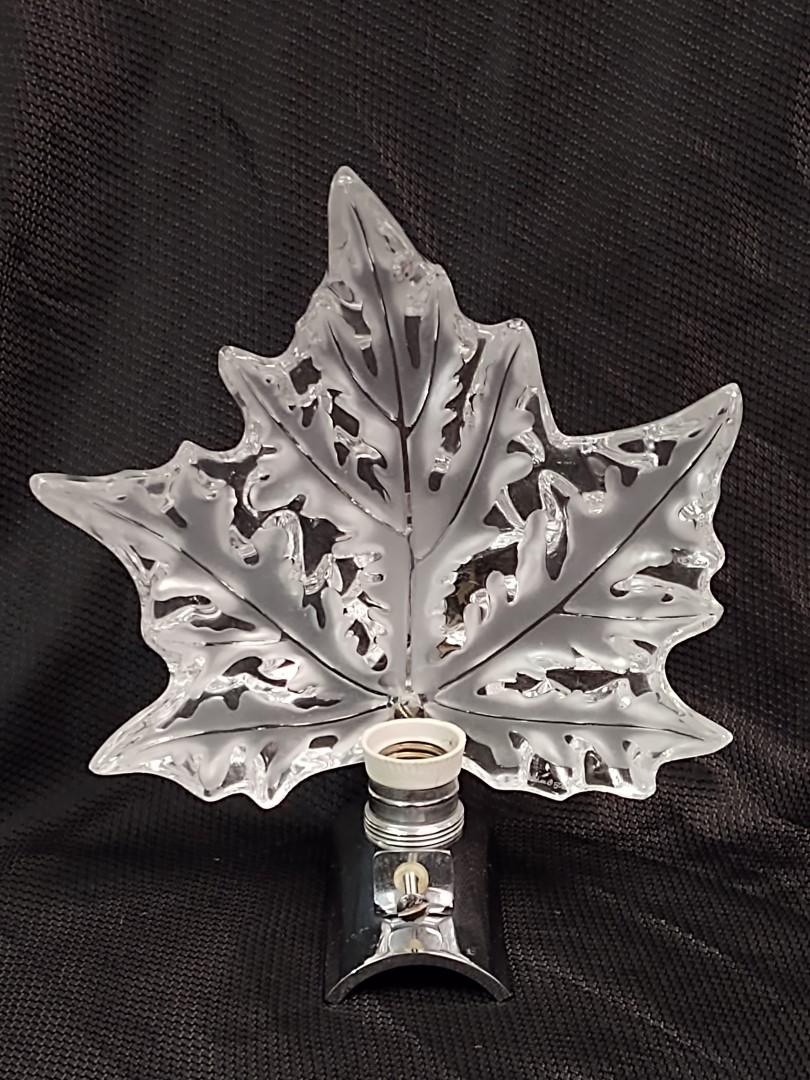 Mid-Century Modern maple leaf design wall sconce by Lalique Lighting in France. Single sconce only. Please note, this item is located in our Los Angeles, CA location.