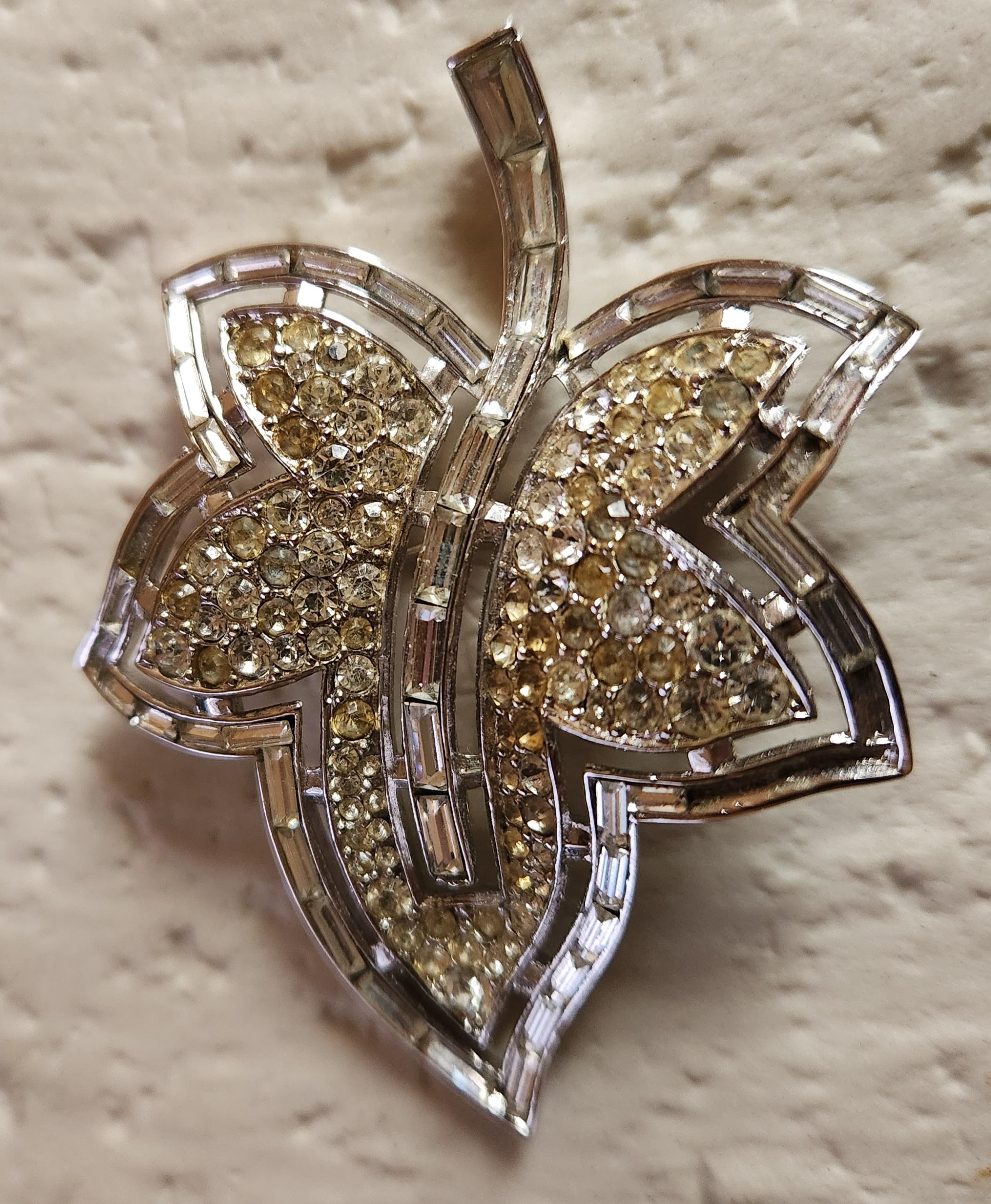 1951 Trifari Alfred Philippe Leaf Brooch Diamanté Pavé For Sale 1