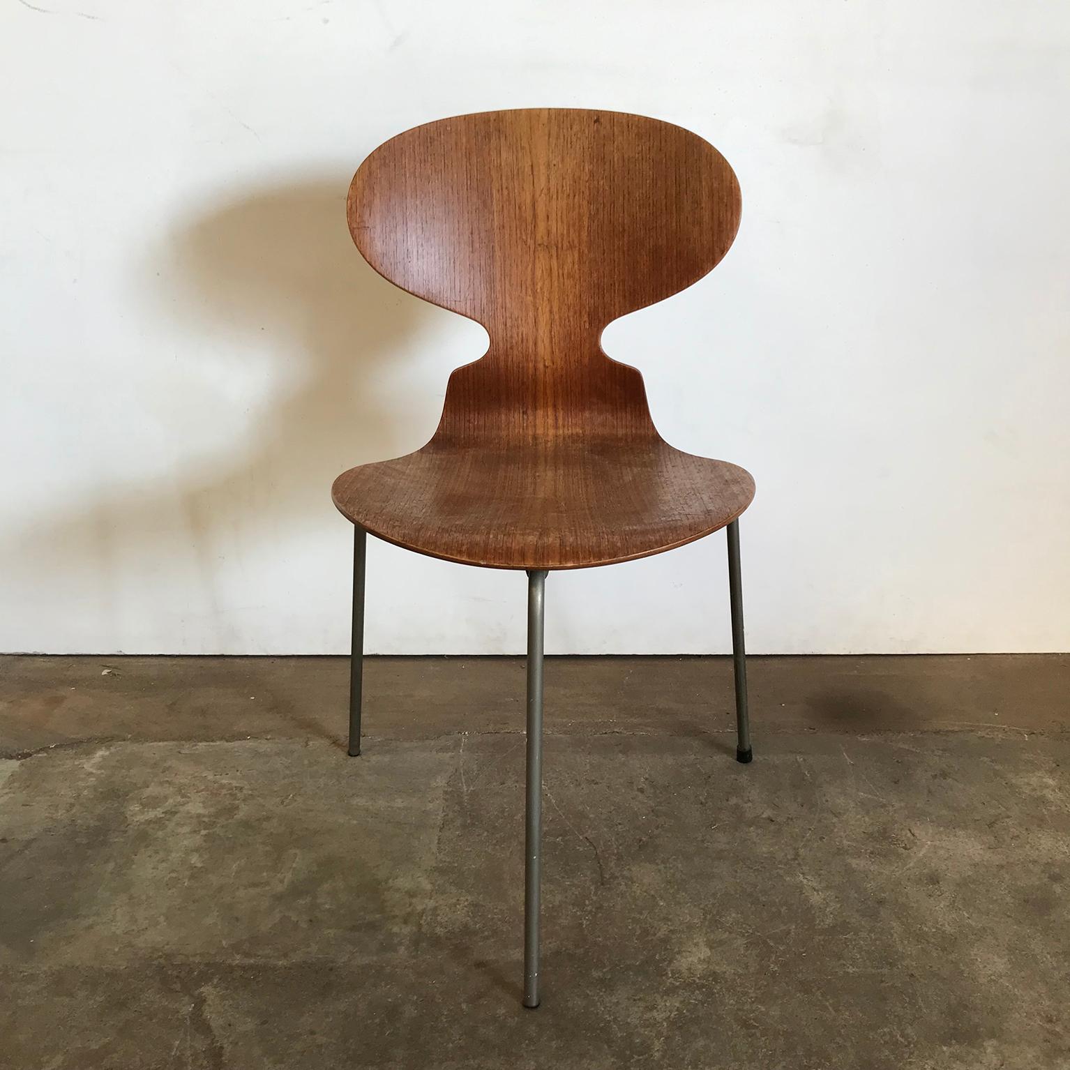 Beautiful ant chair in red wood. This chair has a wonderful design. The chair is still beautiful although it shows some traces of wear like some stains and some loss of the lacquer. Also two of the floor caps are incomplete and there are some white