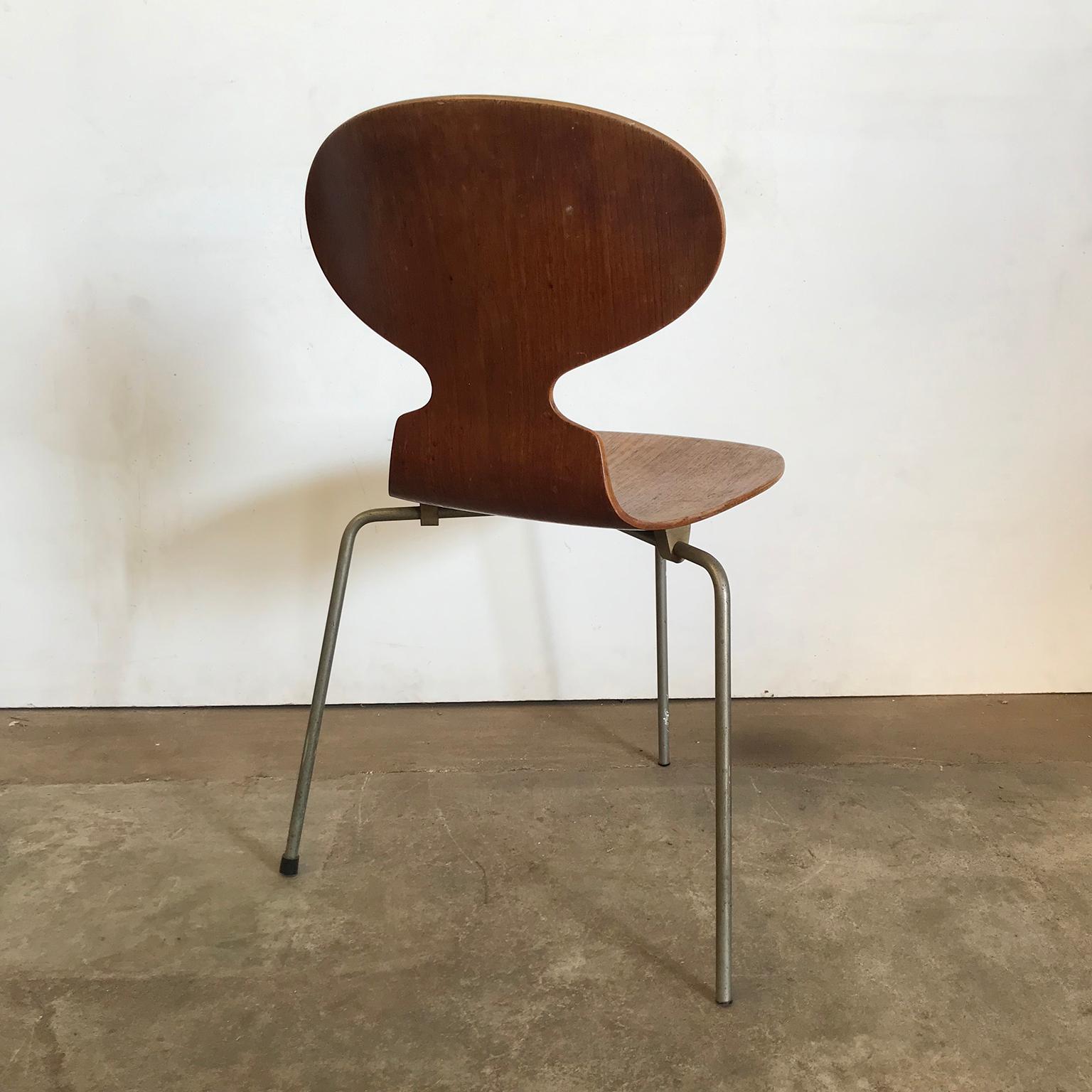 1952, Arne Jacobsen, for Fritz Hansen, Original Early Ant Chair Wood, Metal Mark In Good Condition In Amsterdam IJMuiden, NL