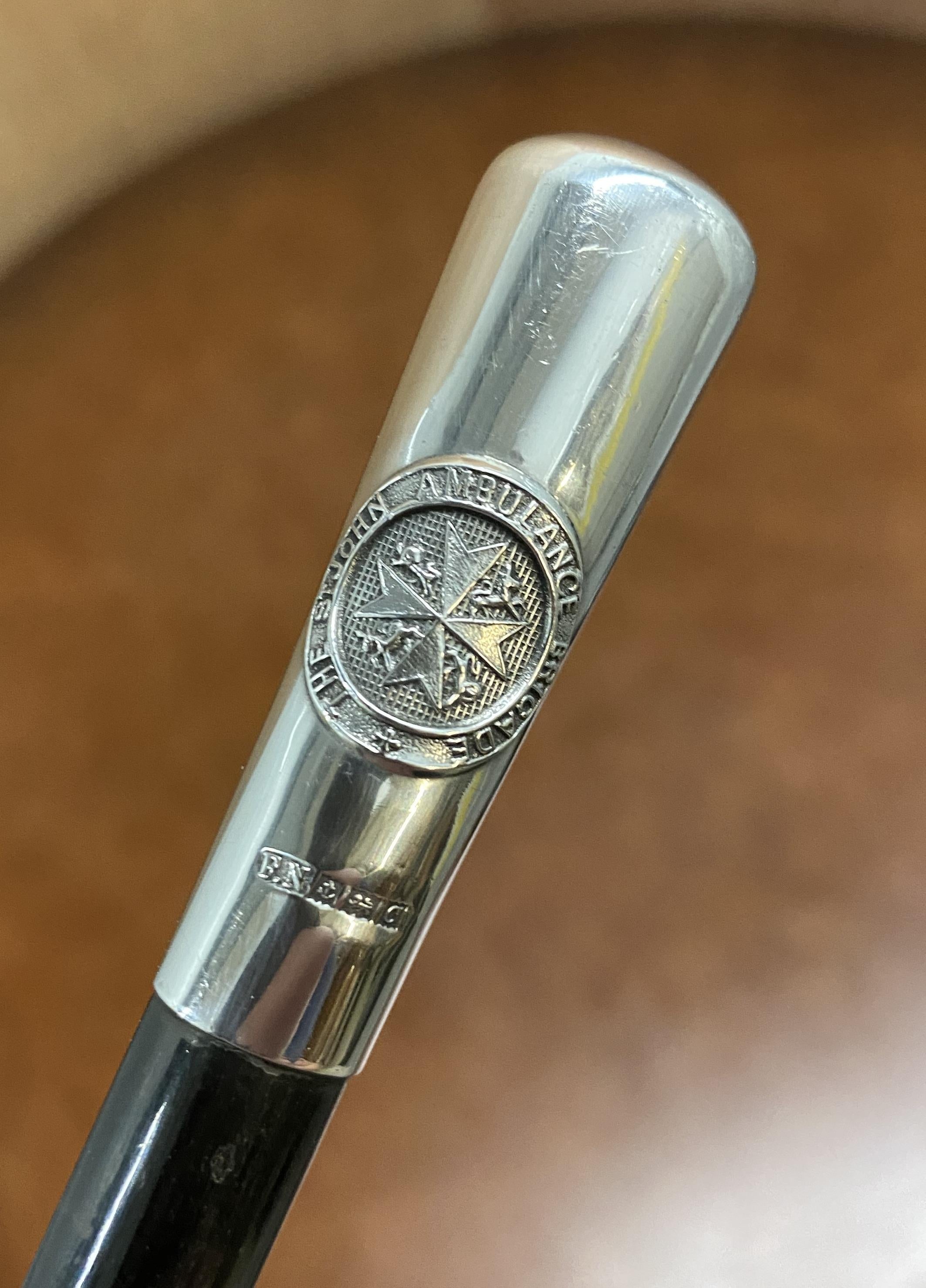 We are delighted to offer this lovely original 1952 fully stamped and hallmarked sterling silver St Johns Ambulance swagger stick

The top mount has the St Johns Ambulance motif, it's hallmarked with the ships anchor for Birmingham, the sideways