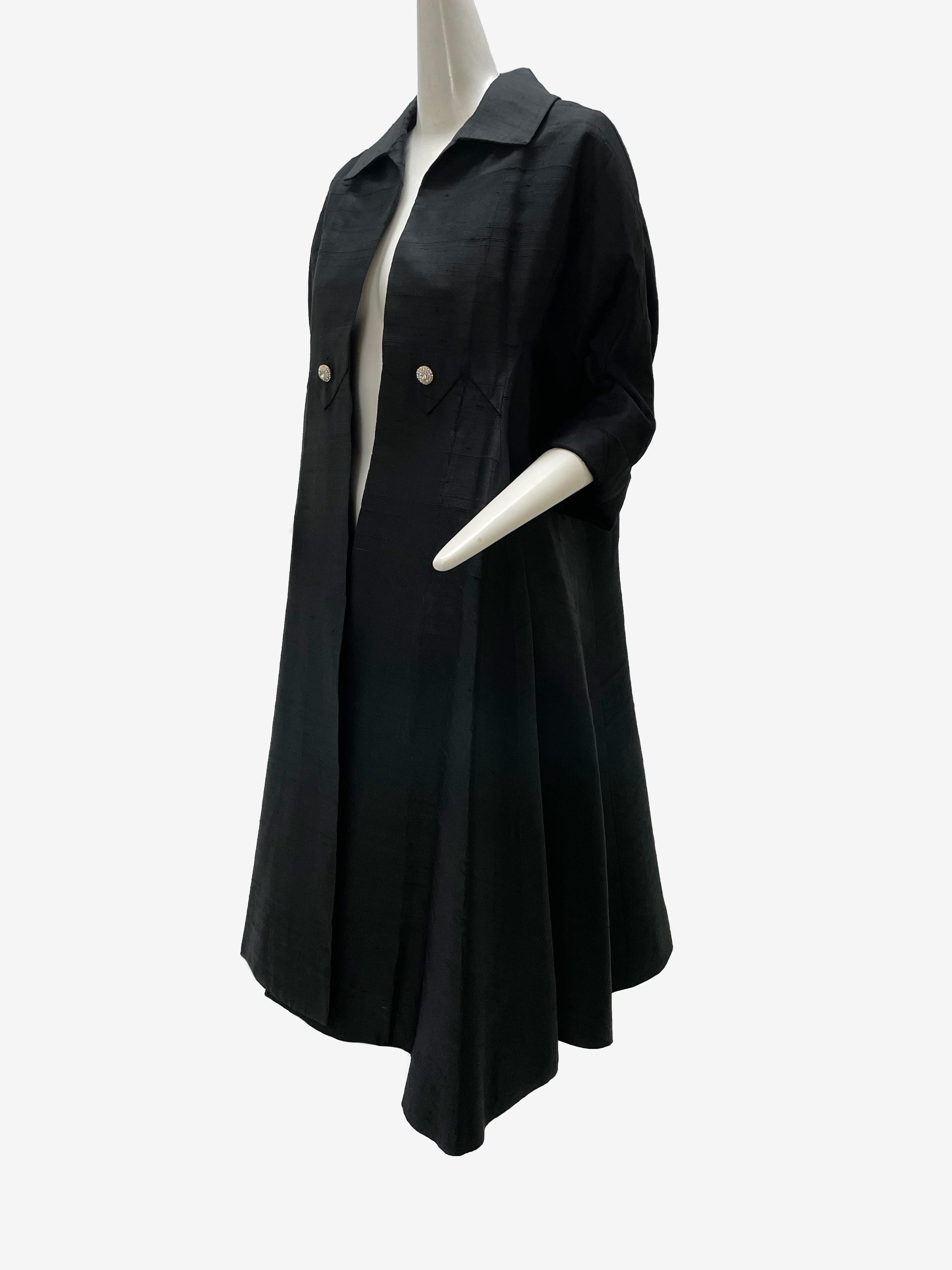 1952 Christian Dior Spring/Summer Couture Black Dupioni Silk Opera Swing Coat In Excellent Condition In Gresham, OR