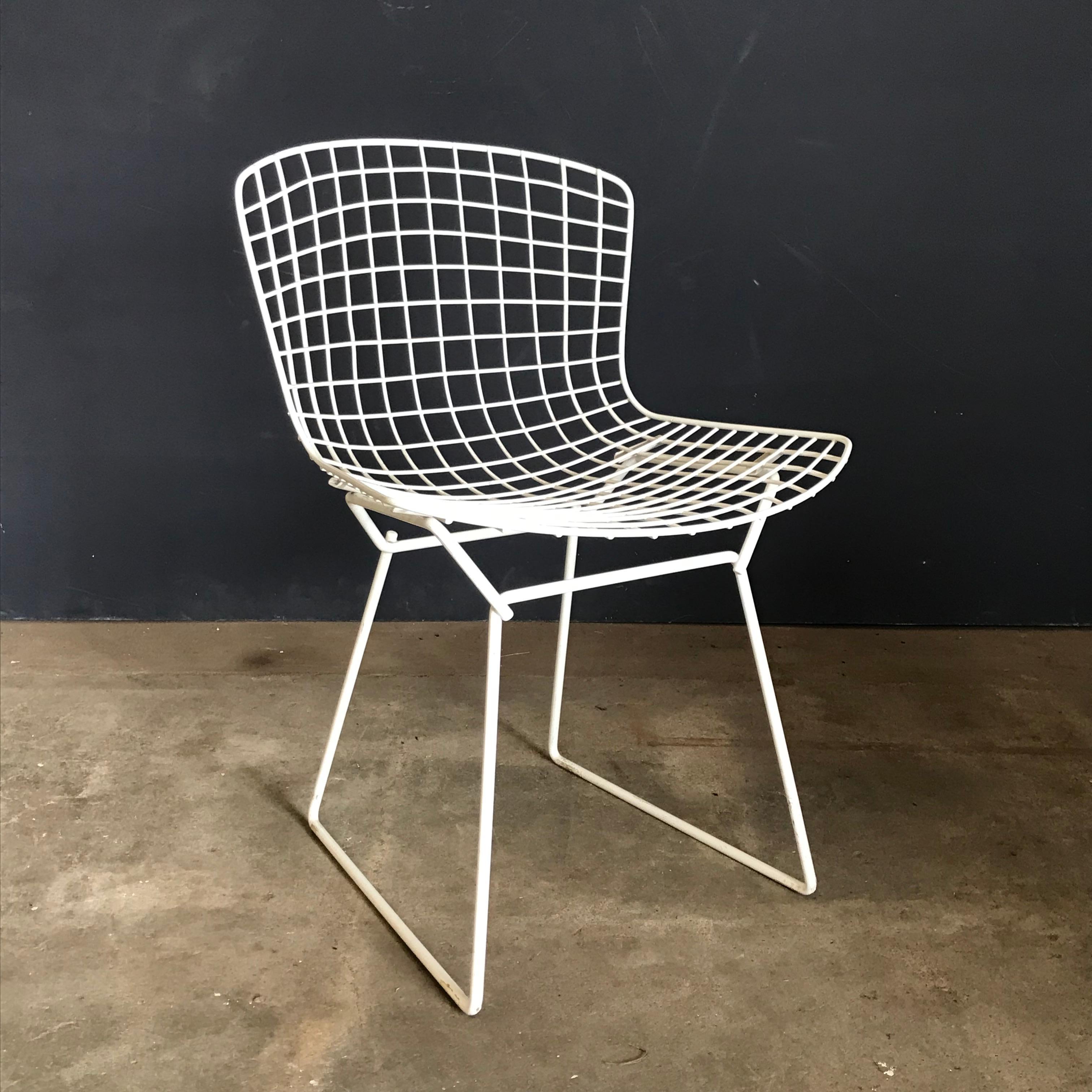 Set of six White Bertoia. The chairs are except for some traces of wear like some black stains and stripes, in good condition. One of the shells has some damage on top (picture #14). All screws are missing and therefore all chairs are unassembled