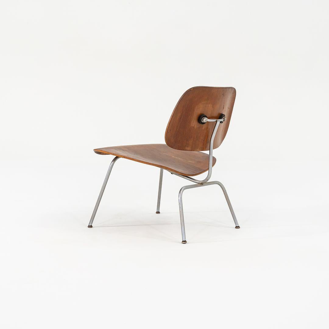 1952 Herman Miller Eames LCM Lounge Chair in Walnut and Steel In Good Condition For Sale In Philadelphia, PA
