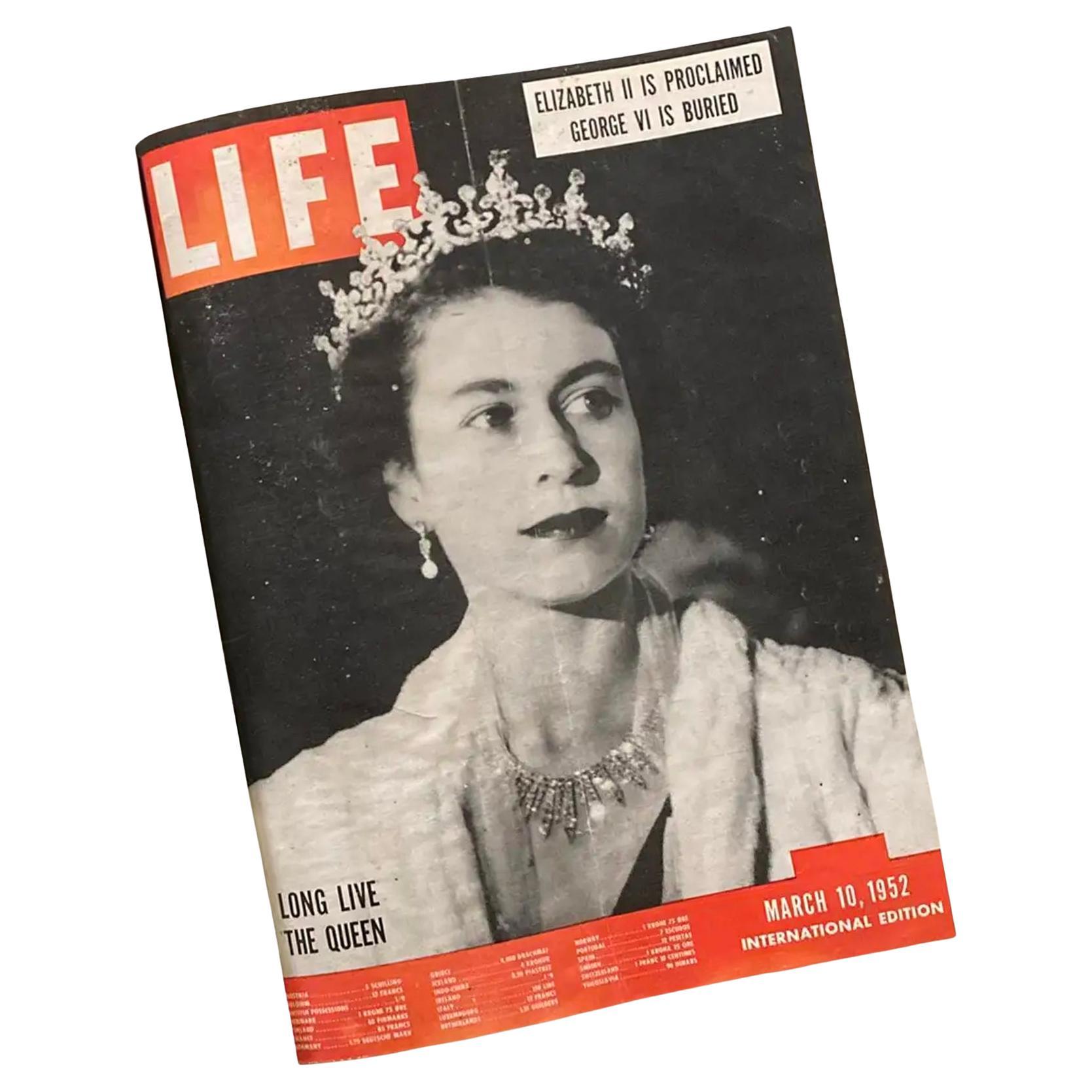 Life Magazine, 13 International Edition issues bound volume. January- June 1952, Binding label months in French, see photo.

This volume includes Marilyn Monroe's first ever cover for Life magazine. Inside this issue you'll find additional images of