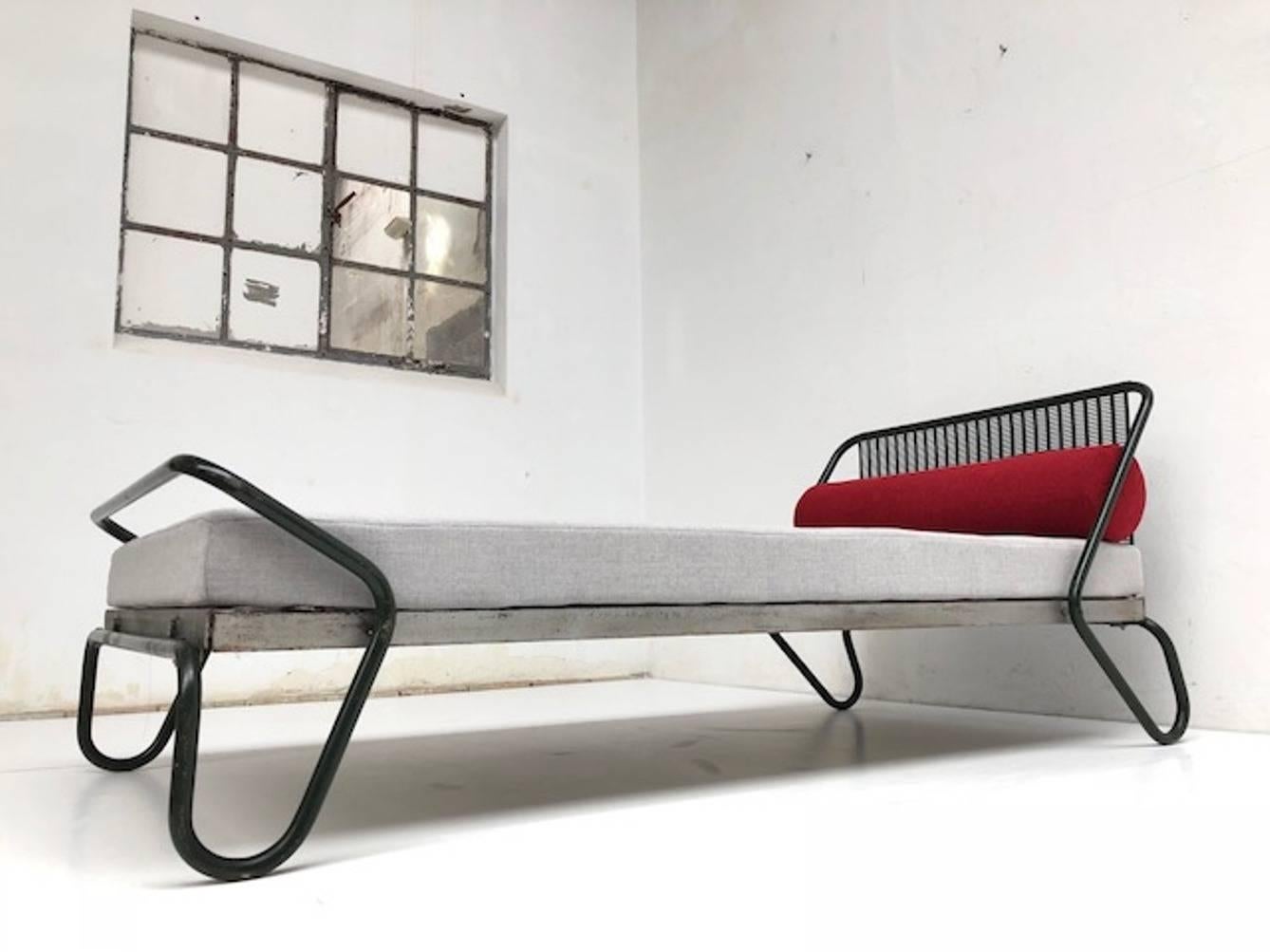 Extremely rare 'Miami' daybed designed by French architect Jacques Hitier (1917-1999) in 1952 and fabricated by Tubauto, France. This design made its debut at the 1953 'Salons des artistes et decorateurs' exhibition in Paris and was commissioned for