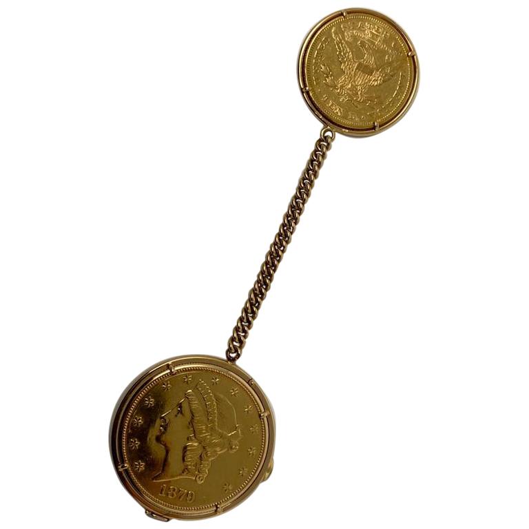 1952 rare astonishing Piaget pocket watch,
consisting of a $ 20 1879 gold coin and a small $ 10 coin. The support where the coin is set is signed by Piaget. The object is in perfect condition and works perfectly.