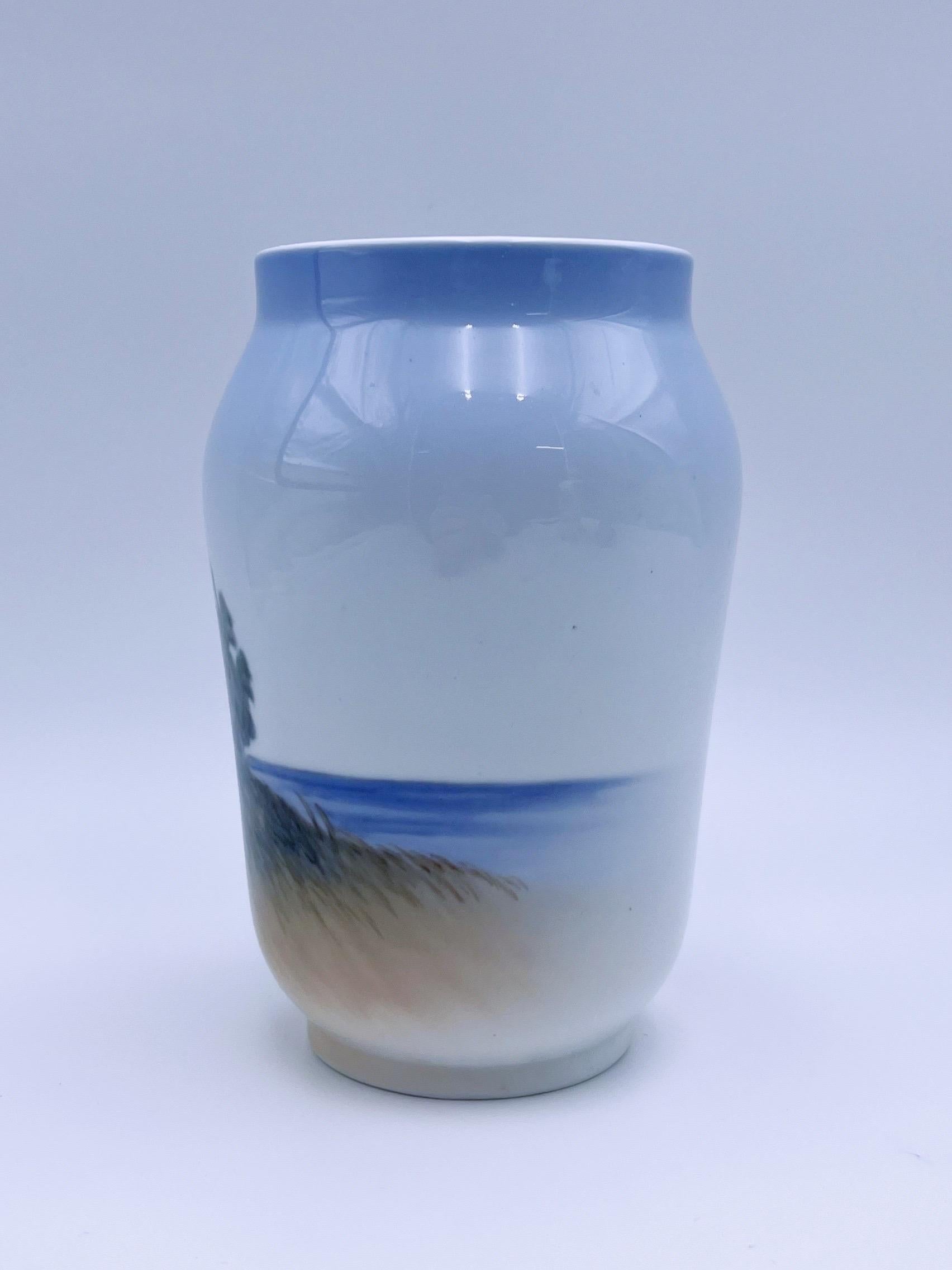 Hand-Crafted 1952 Royal Copenhagen No.2316-108 Vase with under-glazed pattern For Sale