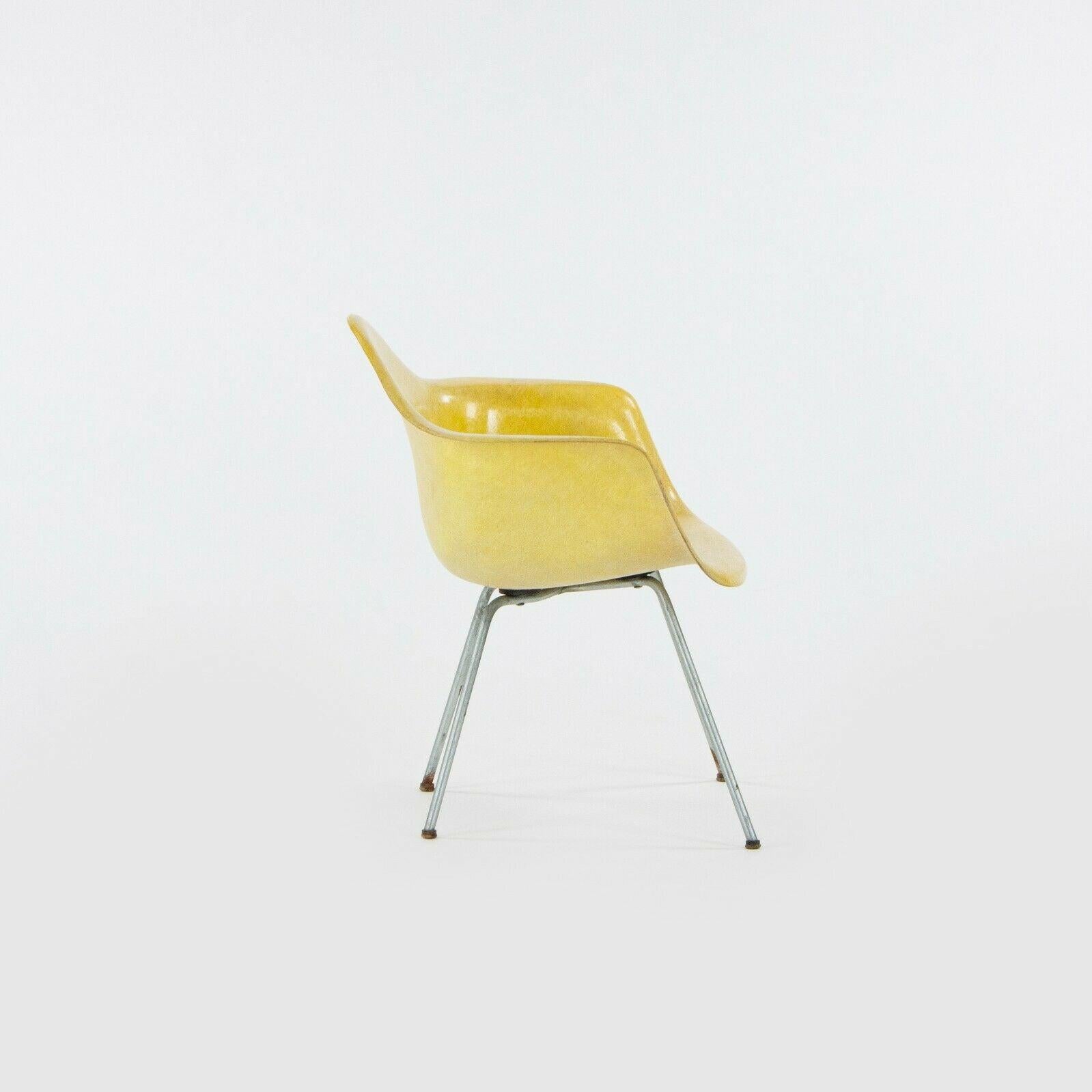1952 Satz von vier Herman Miller Eames Seilkante SAX Ess-/Beistellstühlen/Schalenstühlen (Moderne) im Angebot