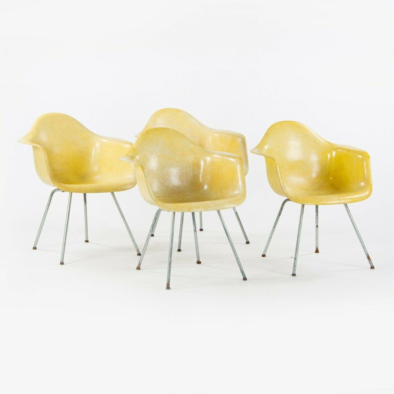 1952 Satz von vier Herman Miller Eames Seilkante SAX Ess-/Beistellstühlen/Schalenstühlen