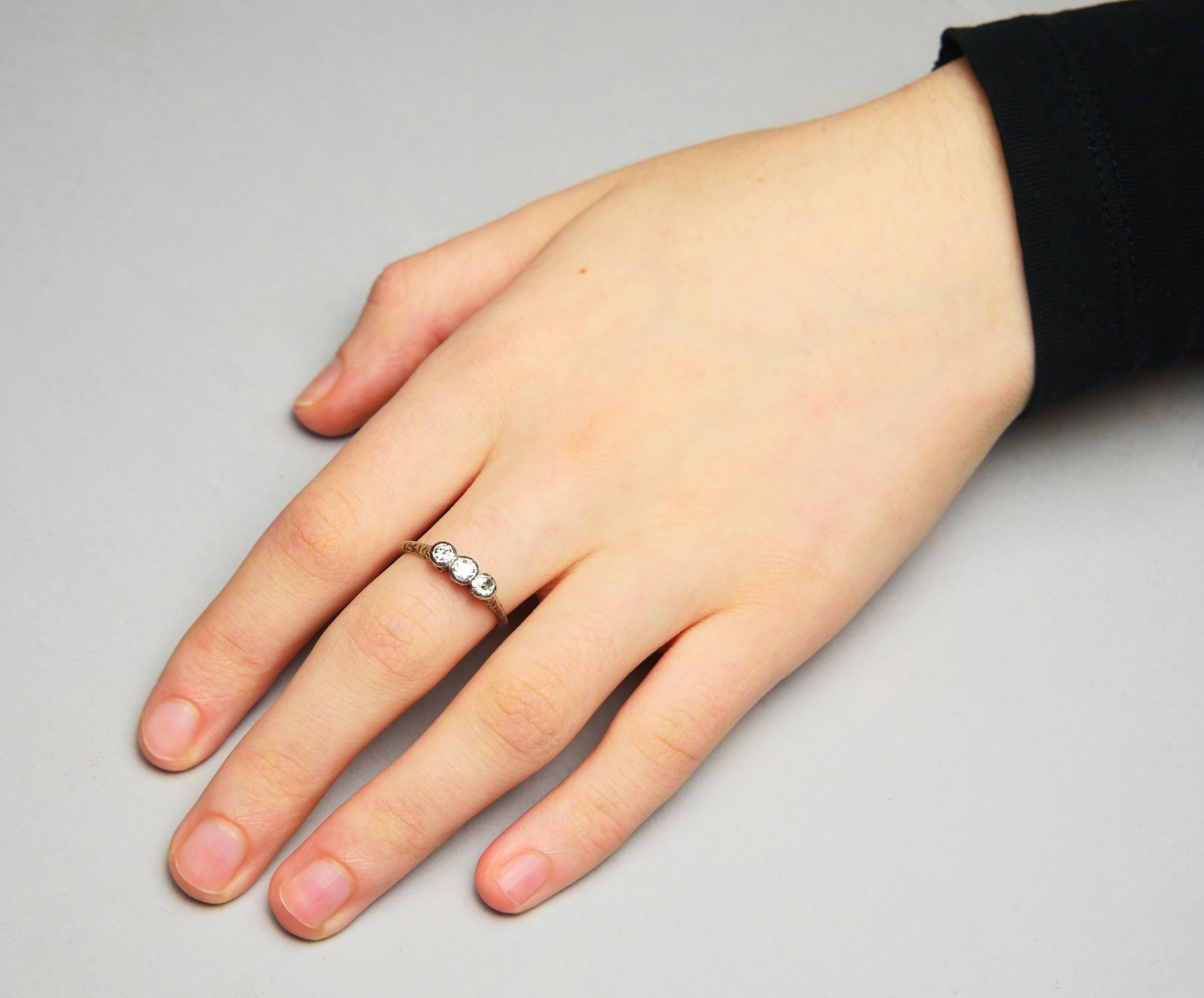 1952 Three Stones Ring 0.7 ctw Diamonds solid 18K White Gold Ø 7.25US / 2.4gr For Sale 2