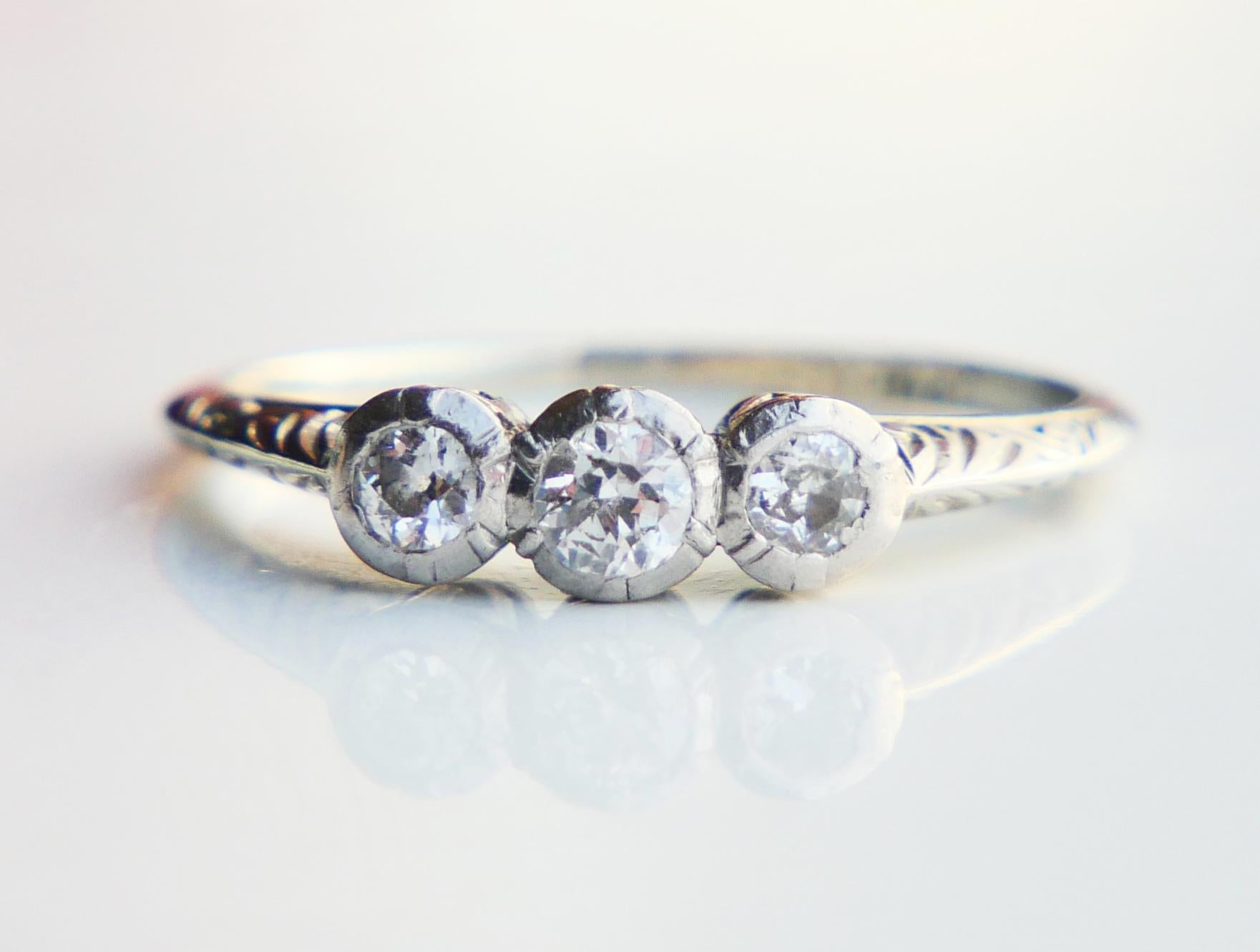 1952 Three Stones Ring 0.7 ctw Diamonds solid 18K White Gold Ø 7.25US / 2.4gr For Sale 5