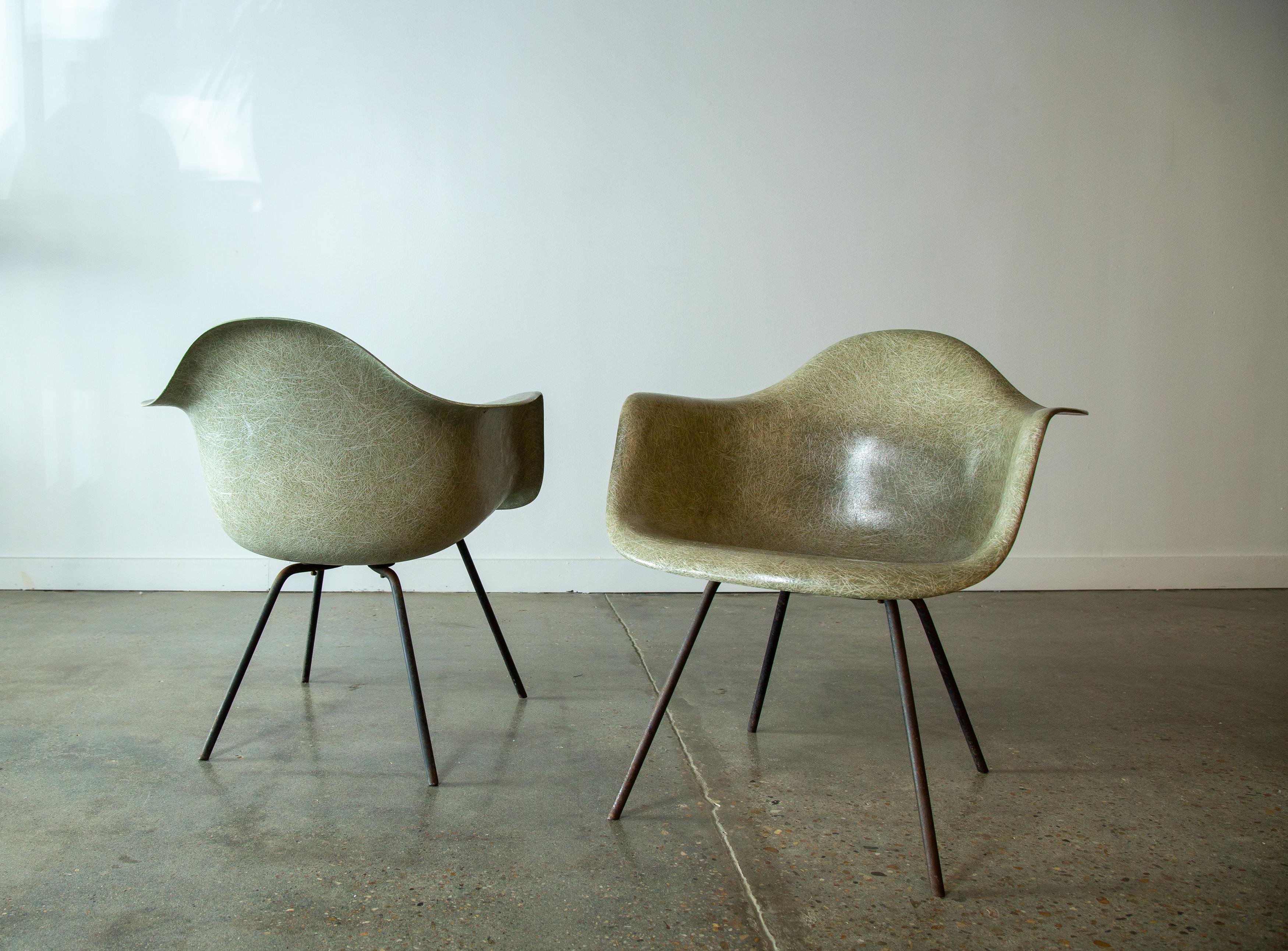 1953 3rd Gen Eames Seafoam Green Shell Armchairs on MAX bases Herman miller In Good Condition In Virginia Beach, VA