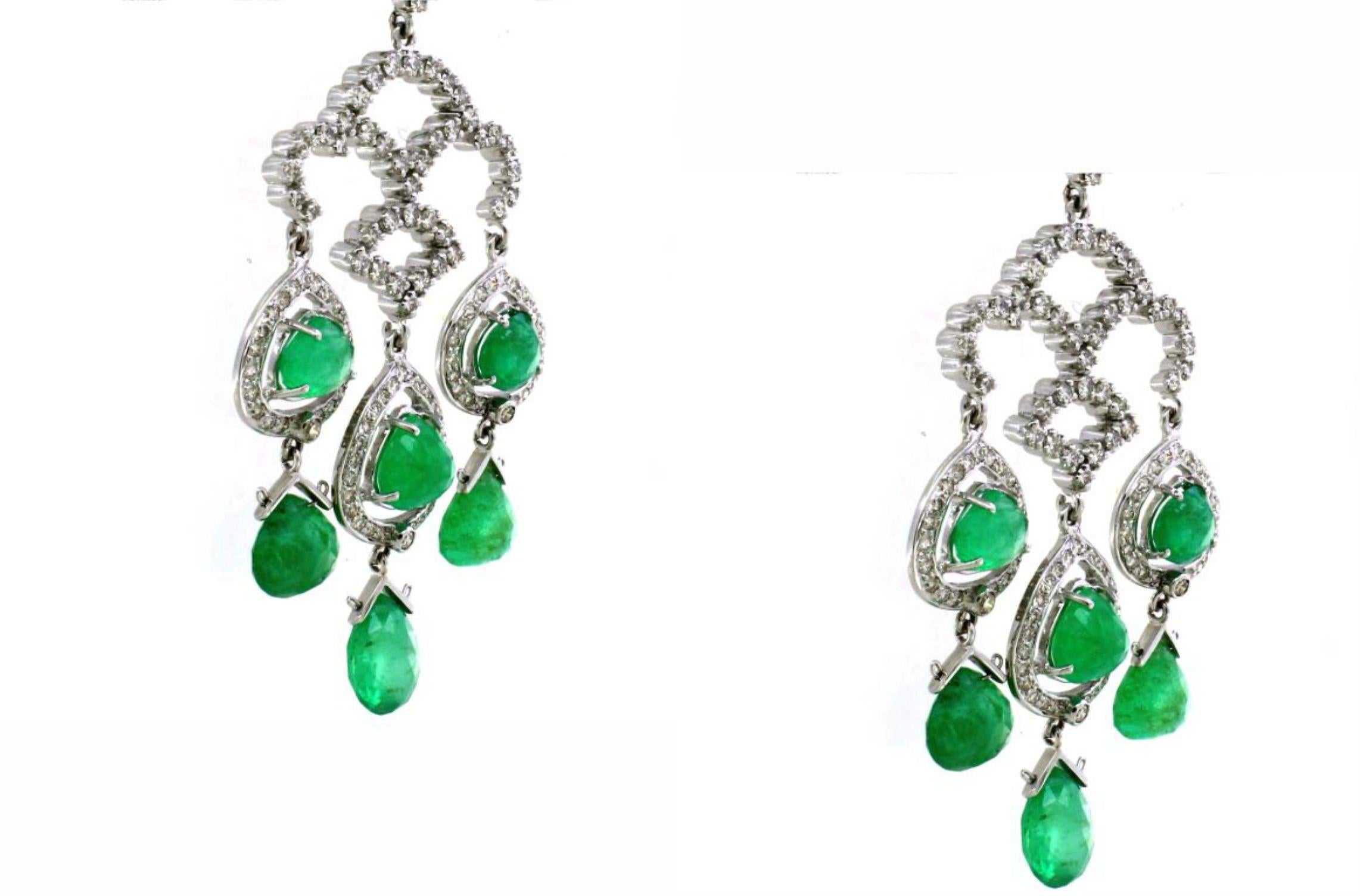 Cabochon 19,53 carati di orecchini Chandelier con smeraldo in vendita