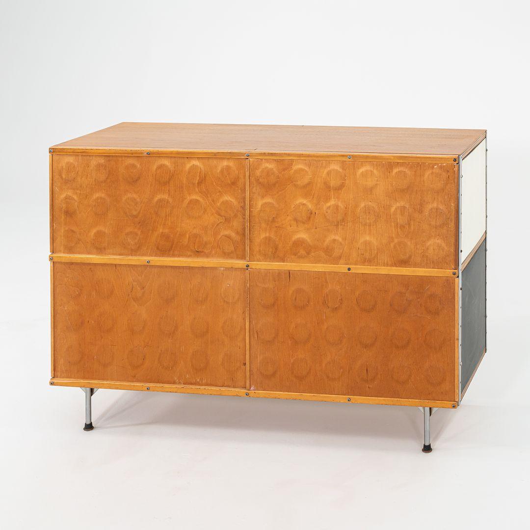 Moderno 1953 ESU 240-N - Scaffale di Charles and Ray Eames per Herman Miller con noce in vendita