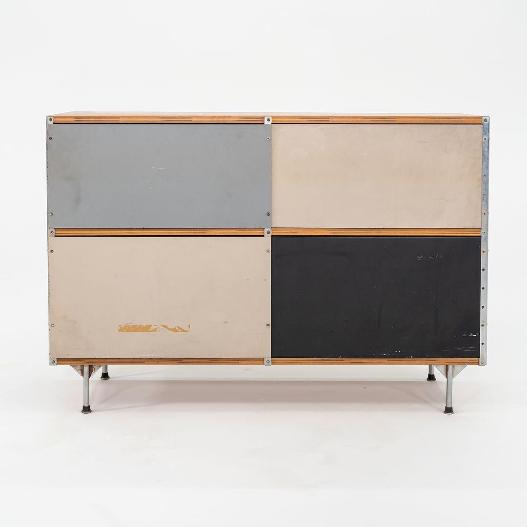 1953 ESU 240-N - Scaffale di Charles and Ray Eames per Herman Miller con noce in vendita 2