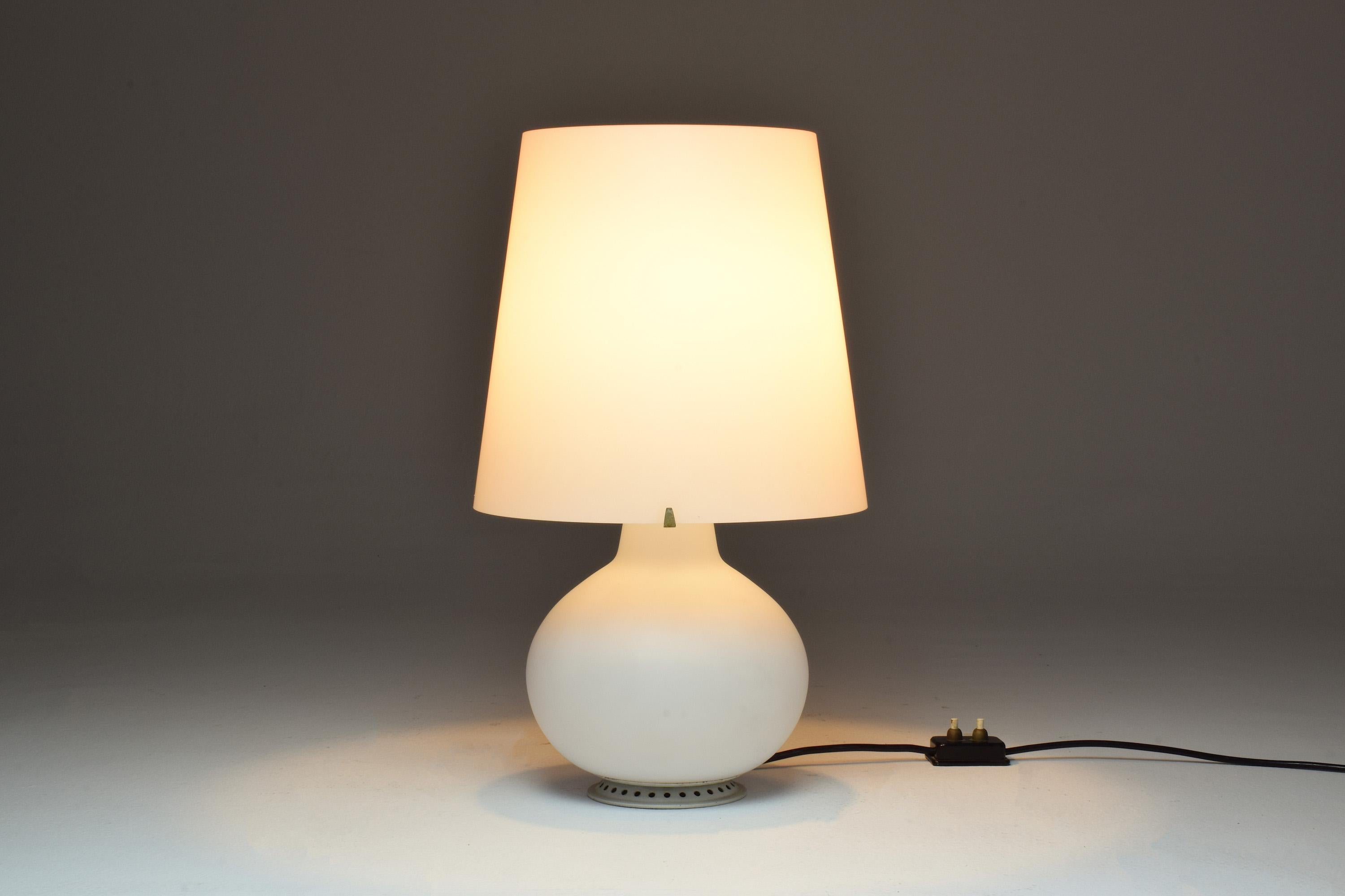 1953 First Edition Max Ingrand White Glass Double Light Table Lamp In Good Condition In Paris, FR