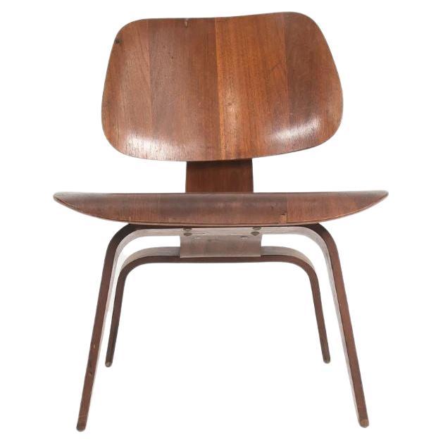 1953 Herman Miller Eames LCW Lounge Chair in Walnut w/ Provenance For Sale