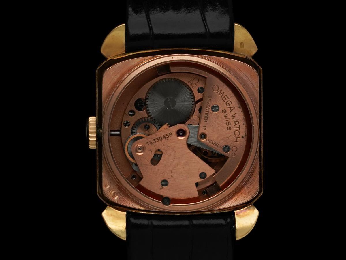 1953 Omega Cioccolatone Vintage Full Size Ref. 3950 Mens Watch – 18K Gold For Sale 3