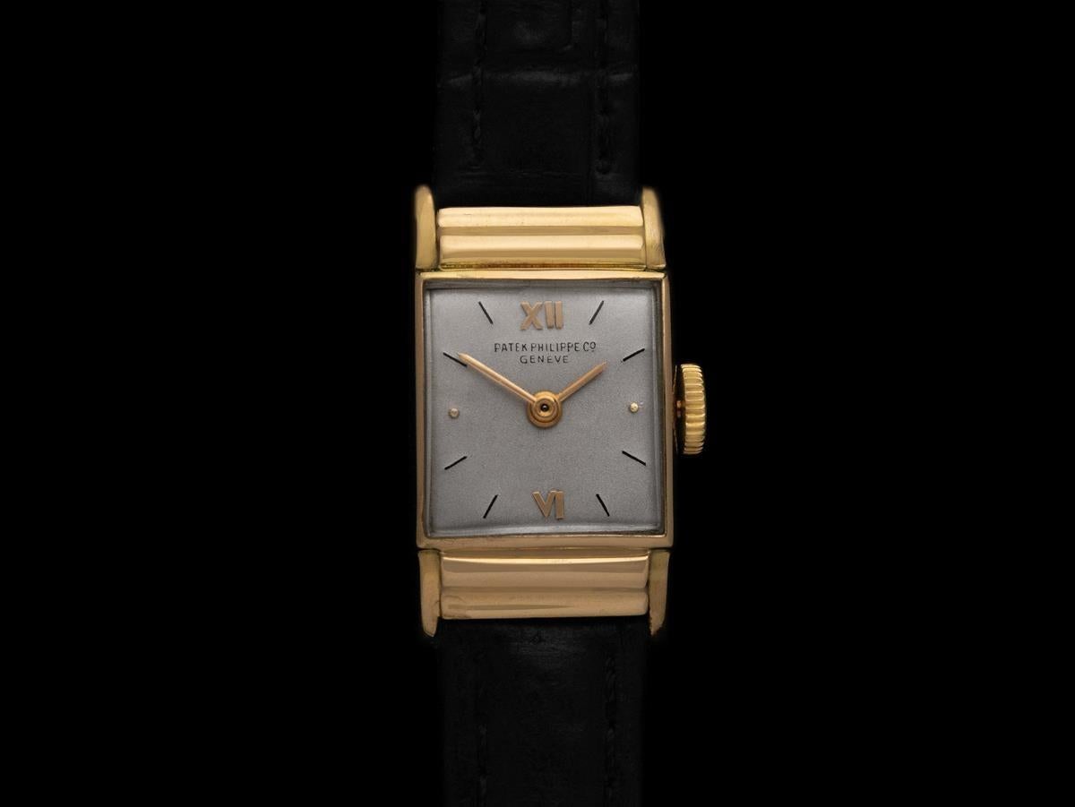 1953 Patek Philippe Vintage Ladies Hooded Lug Watch - 18K Gold In Good Condition For Sale In Suwanee, GA
