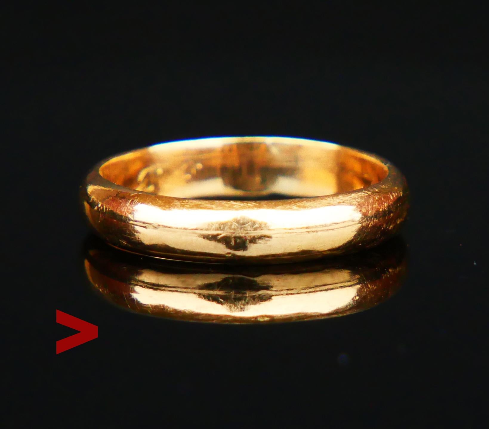 Regular type 18K Yellow Gold Wedding Ring . In fine used condition.

Made in Sweden ,hallmarked 18K,date code is C9/ made in 1953. Engraved with name (worn)

The band is 3.75 mm wide. Size : Ø 6.5 US / 16.92 mm. Sizing is possible.

Weight: 3.7 gr