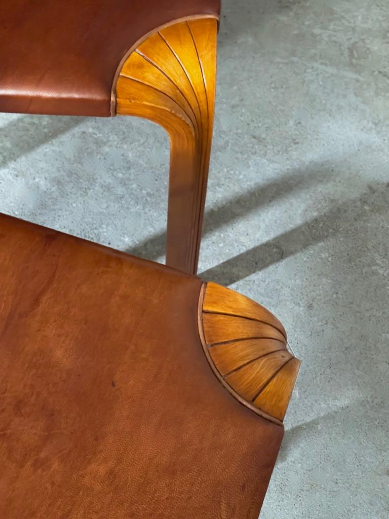 1954 Alvar Aalto stool model X601 & X602 in patinated birch and Niger leather For Sale 8