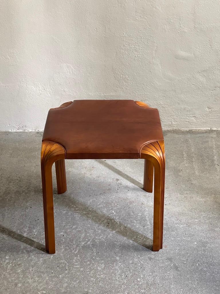 Leather 1954 Alvar Aalto stool model X601 & X602 in patinated birch and Niger leather For Sale