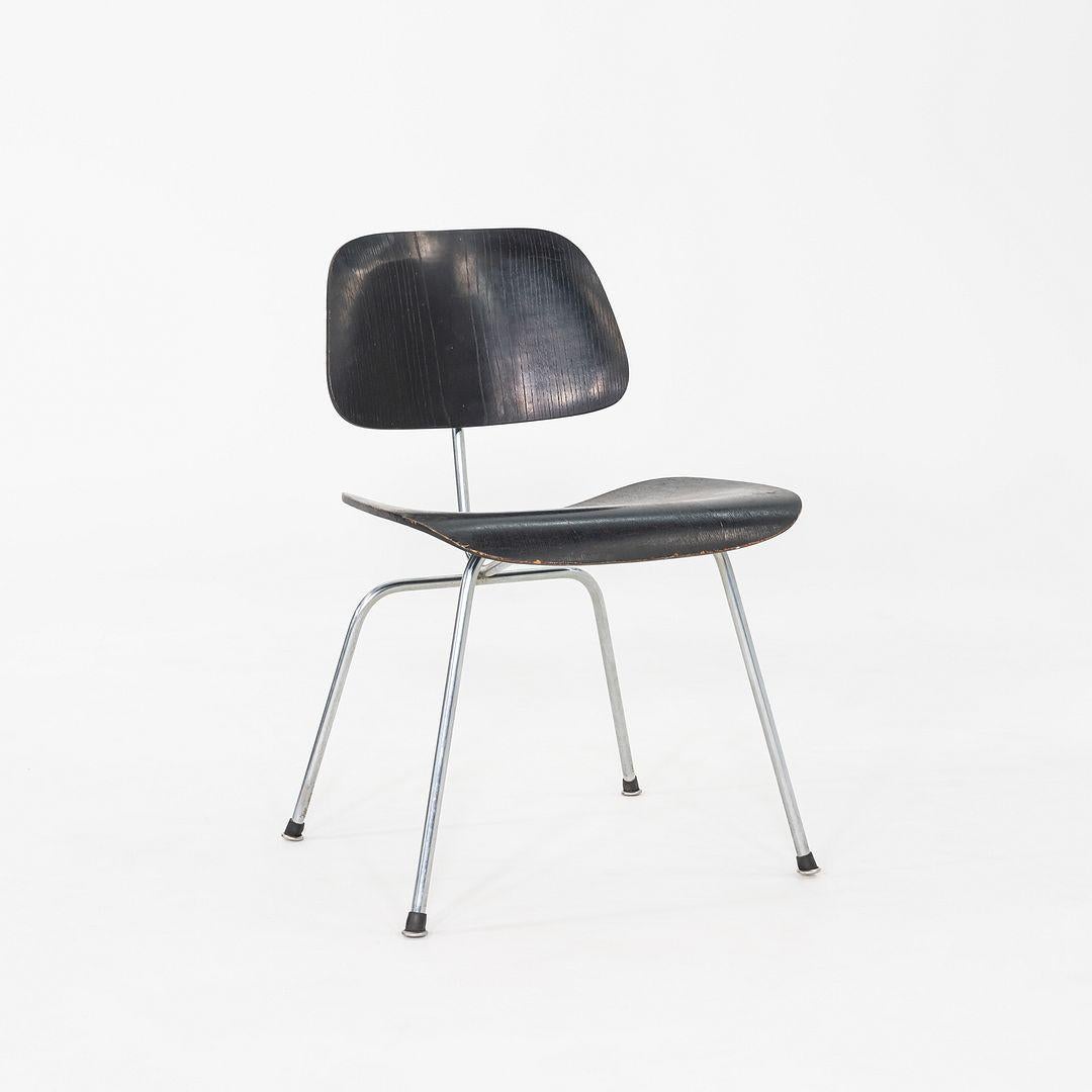 1954 Charles and Ray Eames para Herman Miller Silla de comedor DCM con acabado ebonizado en venta 4