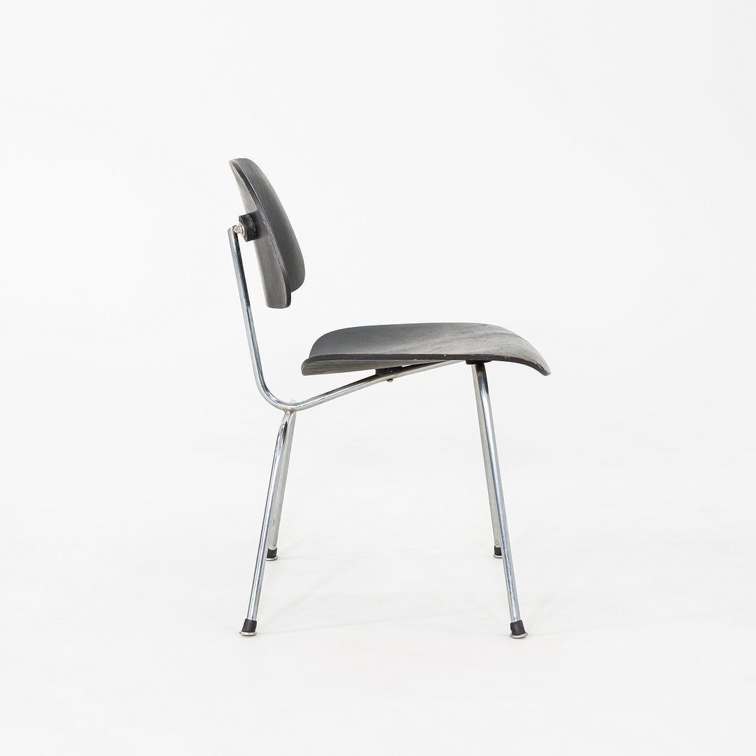 1954 Charles and Ray Eames para Herman Miller Silla de comedor DCM con acabado ebonizado en venta 5