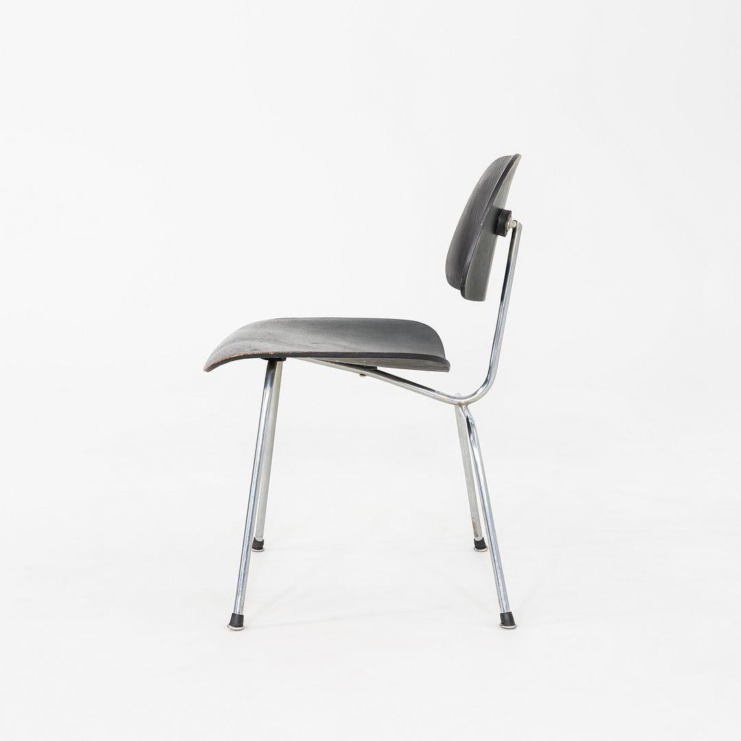 1954 Charles and Ray Eames para Herman Miller Silla de comedor DCM con acabado ebonizado Estadounidense en venta