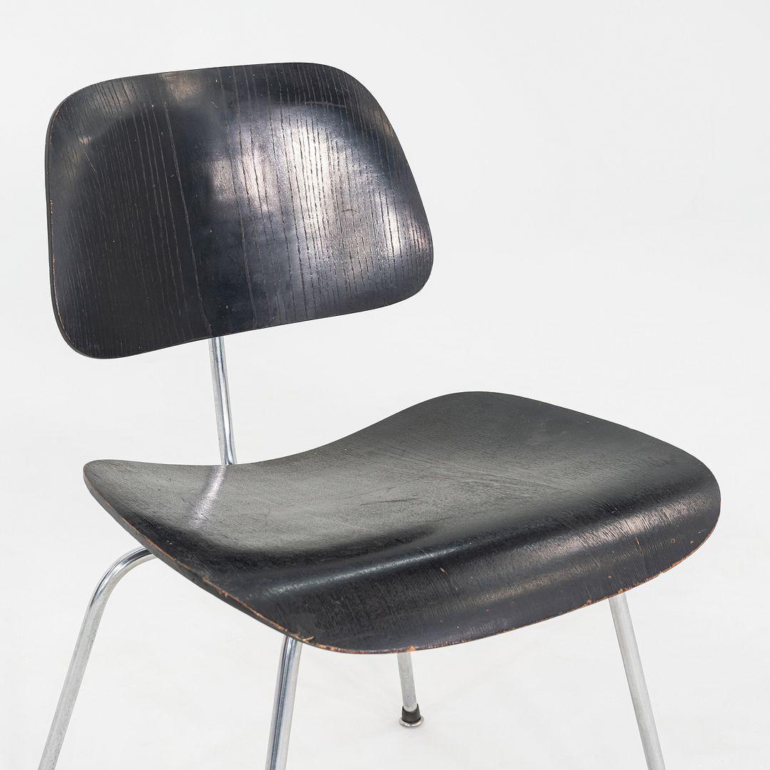 1954 Charles and Ray Eames para Herman Miller Silla de comedor DCM con acabado ebonizado en venta 2
