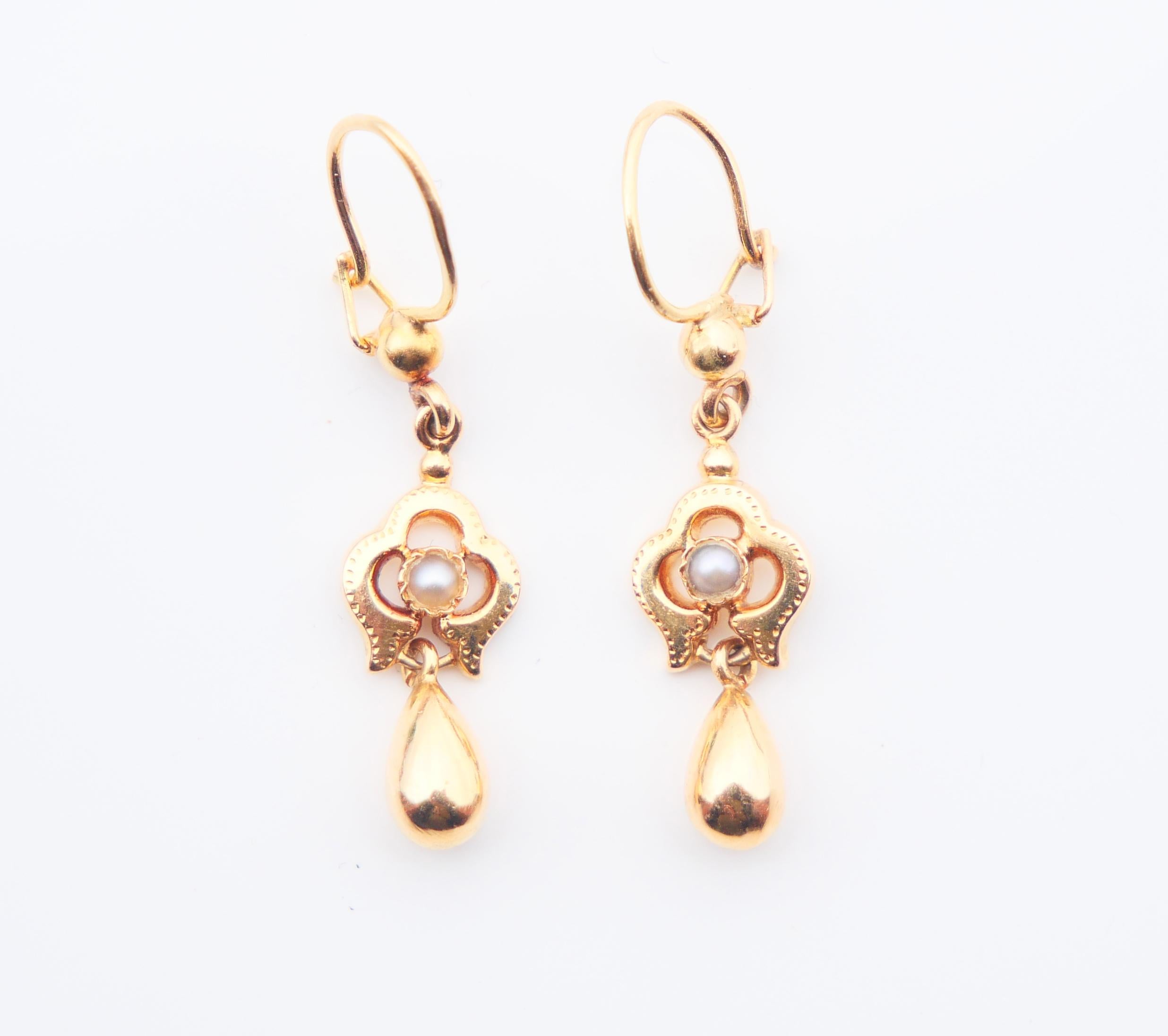 A pair of vintage  dangle earrings  decorated with bezel set Seed Pearls.

Swedish hallmarks, 18K, maker is GD & Co, Malmö. Year marks D9 / hand -made in 1954. Dangle parts are exact copies of older design initially created at this workshop ca. 