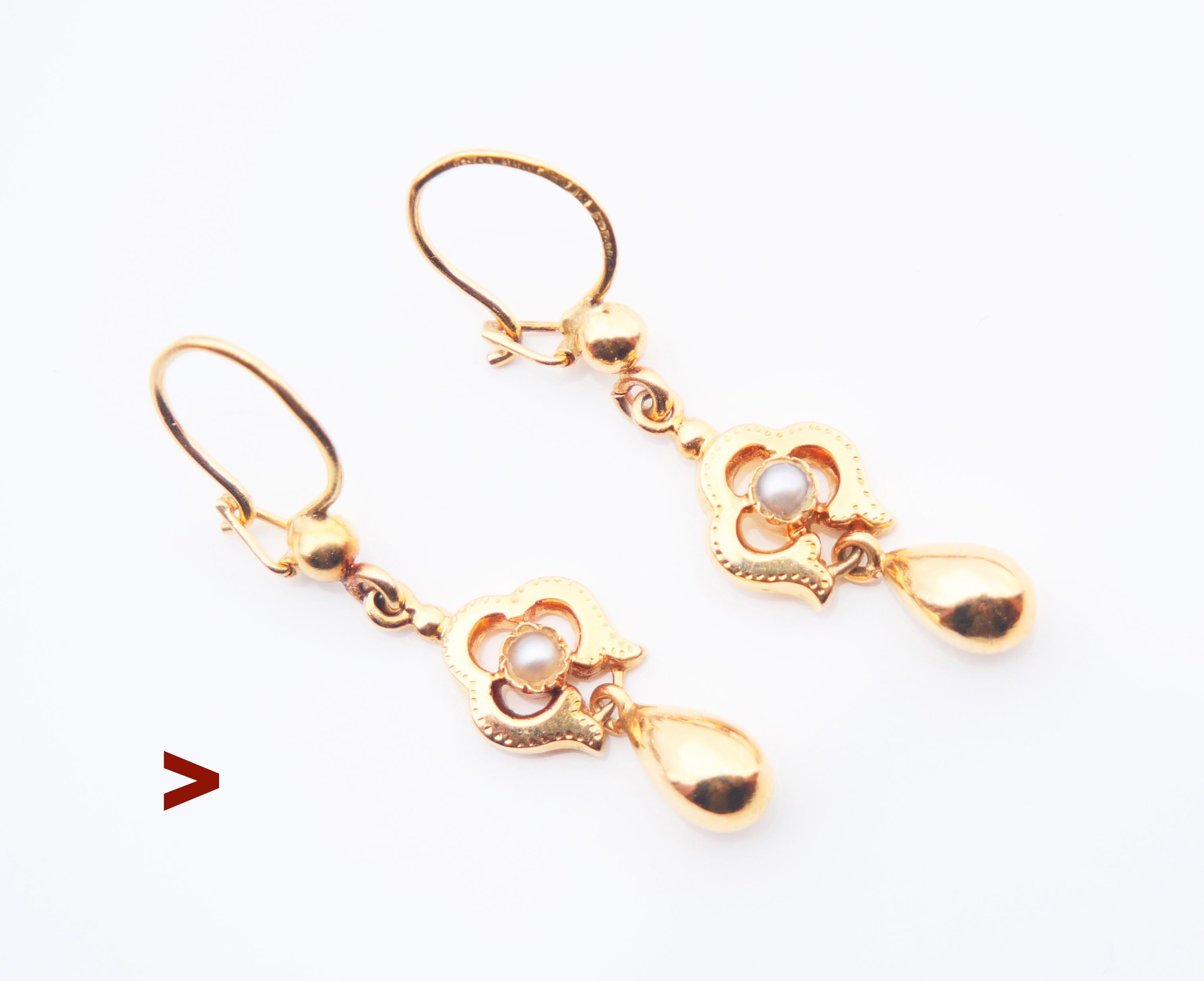 Art Nouveau 1954 Dangle Earrings Seed Pearls solid 18K Gold / 2.13 gr For Sale