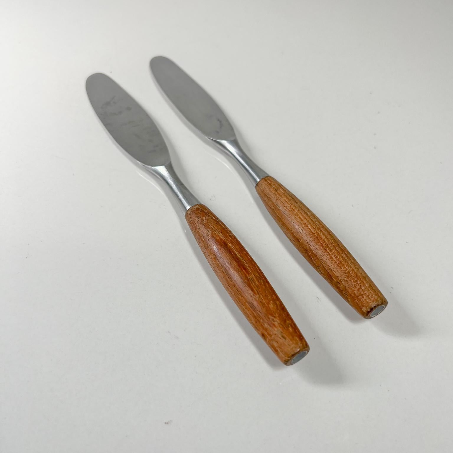 Dansk made in Germany
Dansk IHQ Germany set of 2 knives teak & stainless fjord flatware 1954
Made in Teak Wood and Stainless Steel Designed by Jens Quistgaard
Measures 8.38
Unrestored preowned original vintage condition.
See our images
