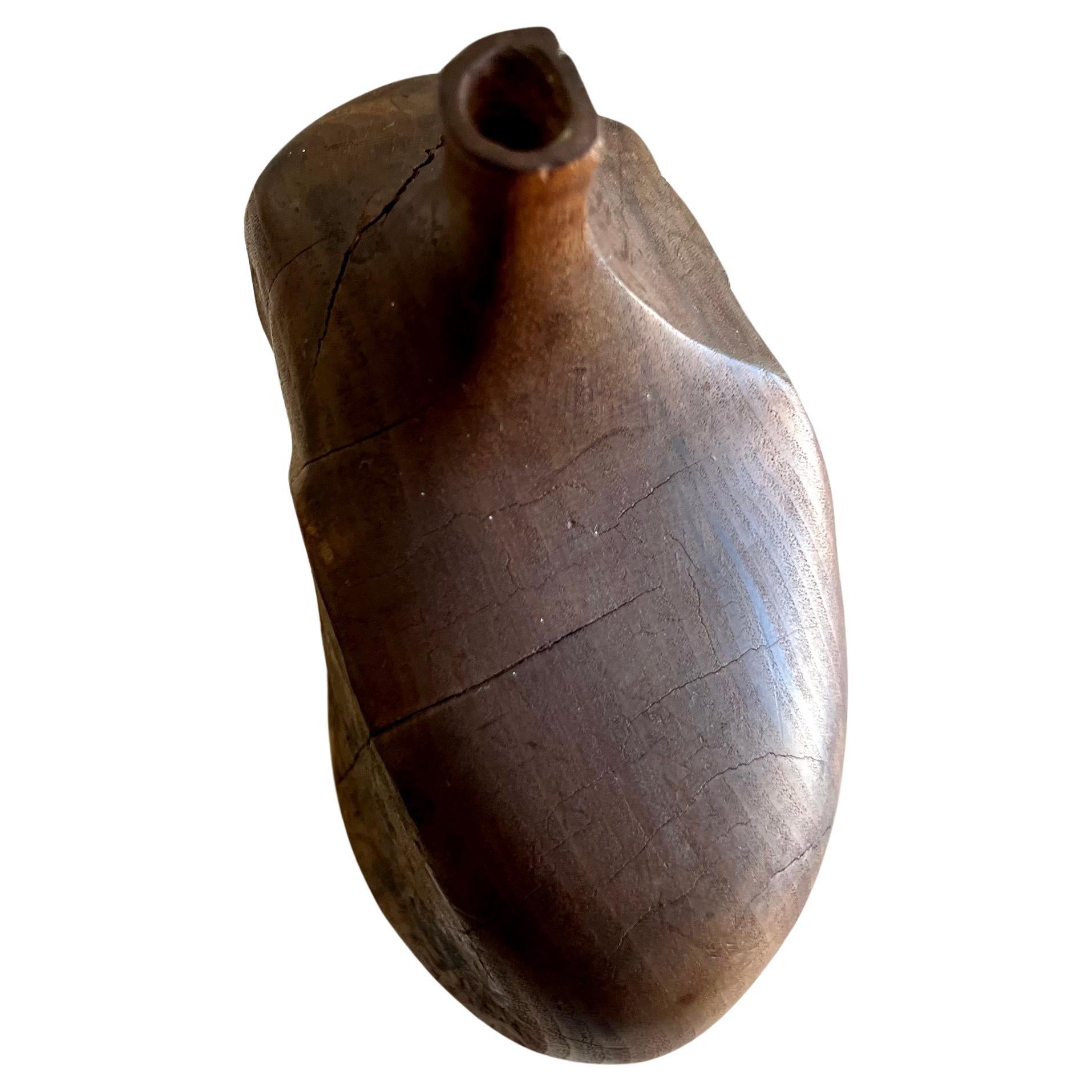 Intagliato a mano 1954 Vaso in noce nero scolpito a mano da Doug Ayers Studio in vendita