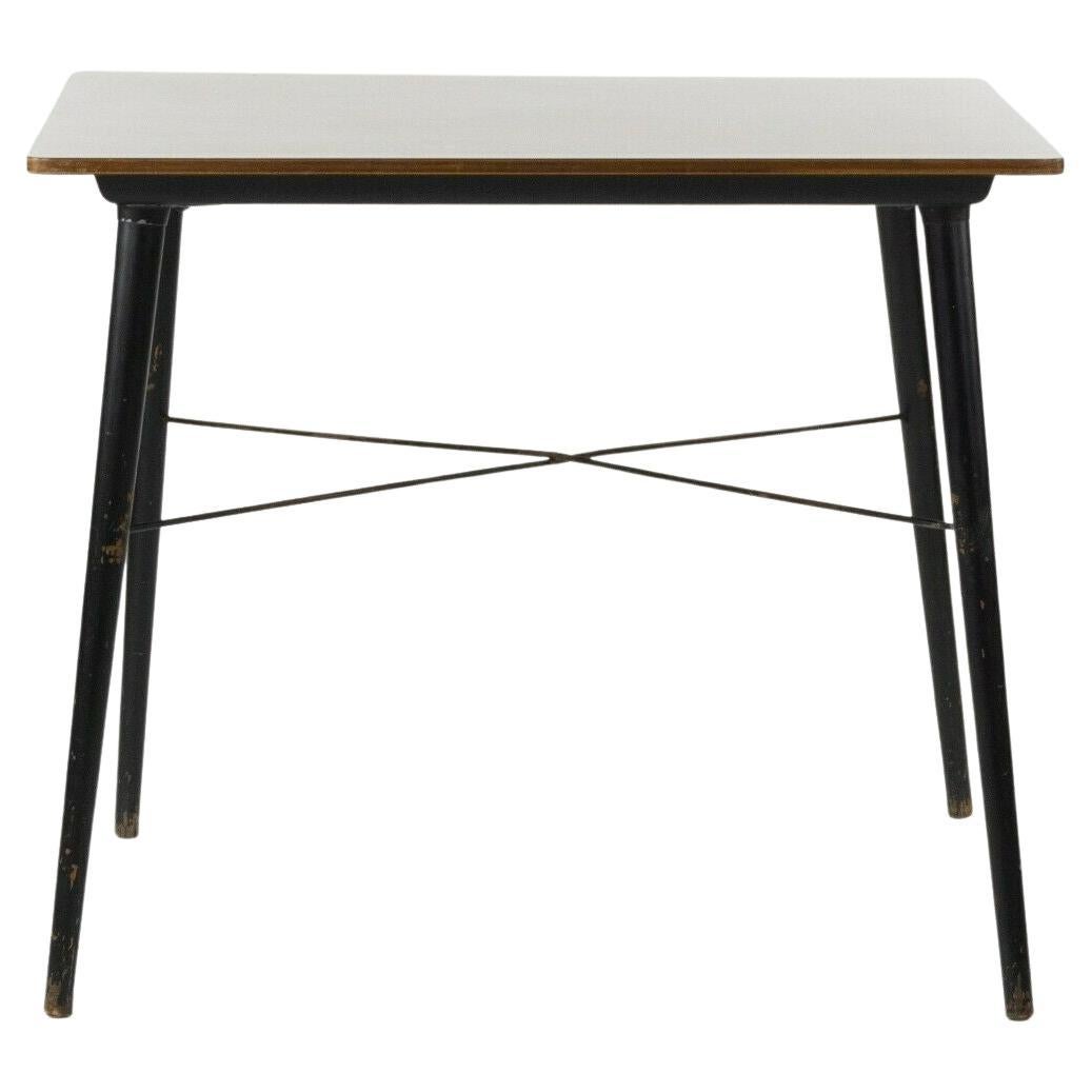 Table de salle à manger Eames Herman Miller DTW 4 avec plateau en stratifié blanc et bracelet croisé, 1954 en vente