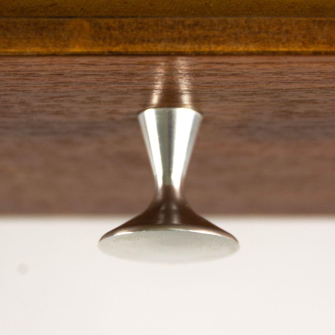 1954 George Nelson per Herman Miller Comò a quattro cassetti con bordo sottile in noce in vendita 4