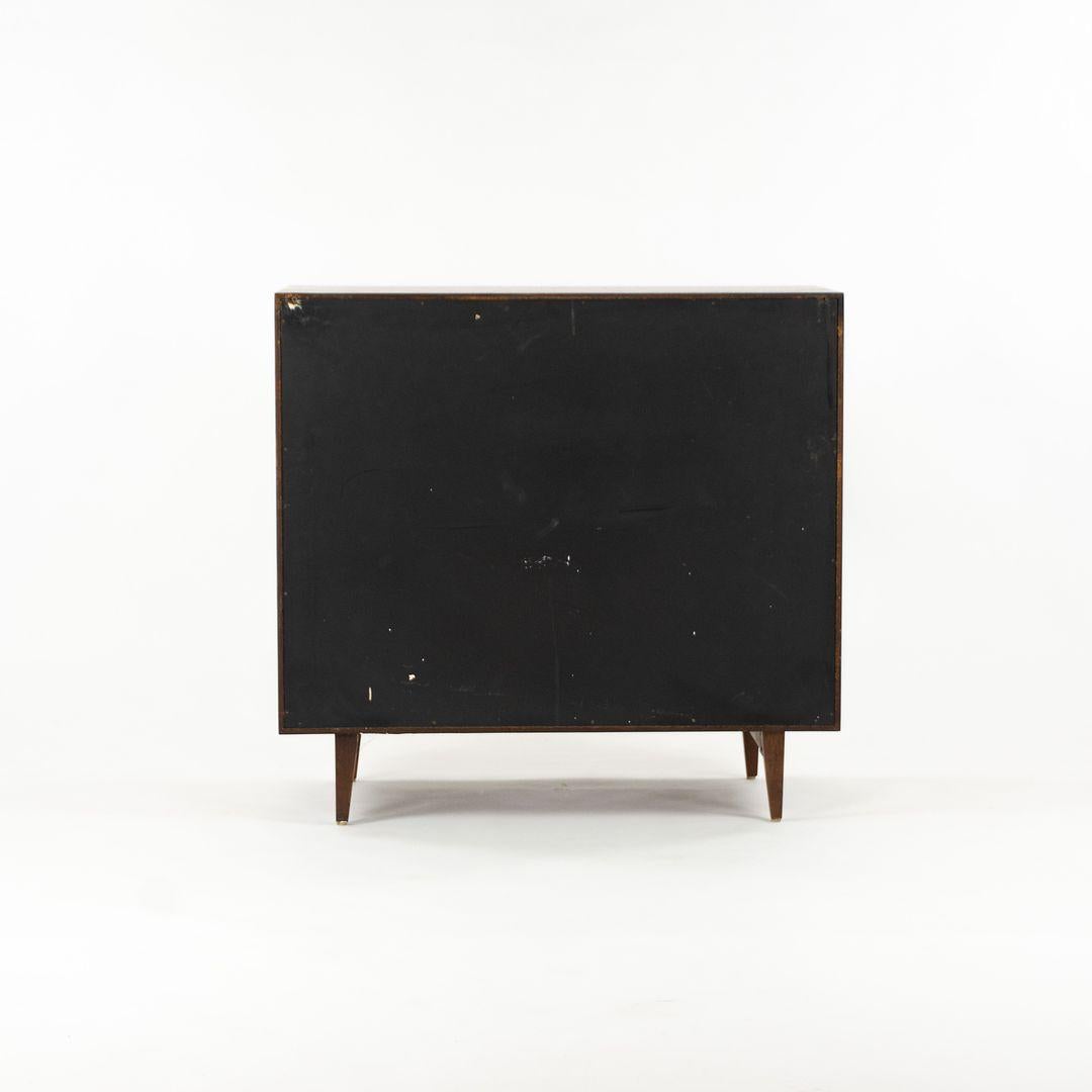 Acciaio 1954 George Nelson per Herman Miller Comò a quattro cassetti con bordo sottile in noce in vendita