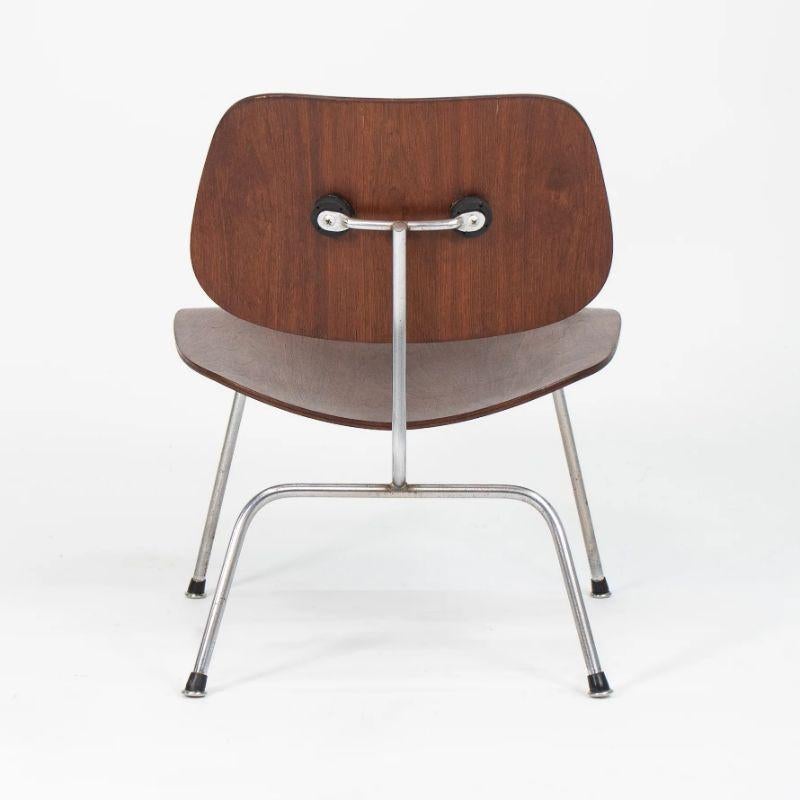 1954 Herman Miller Eames LCM Lounge Chair Walnut with Metal Legs (Chaise longue en noyer avec pieds en métal) en vente 4