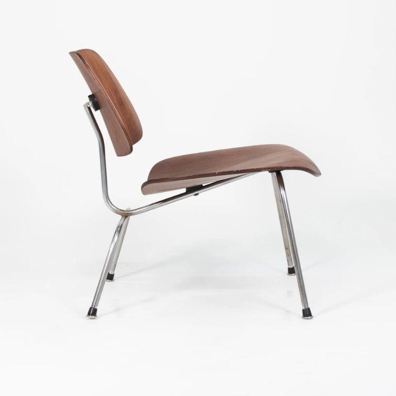 Moderne 1954 Herman Miller Eames LCM Lounge Chair Walnut with Metal Legs (Chaise longue en noyer avec pieds en métal) en vente