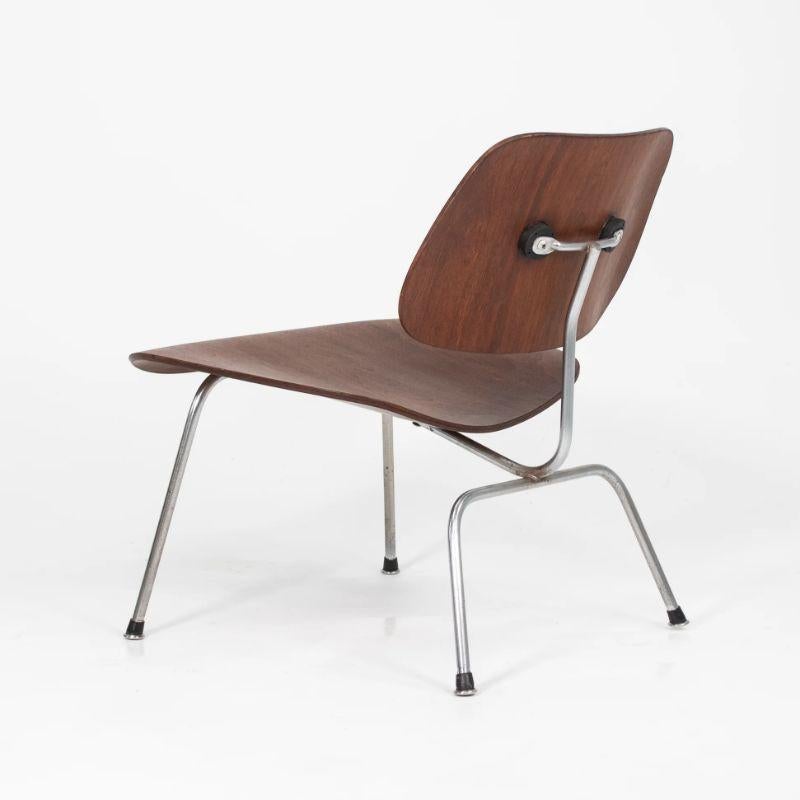 1954 Herman Miller Eames LCM Lounge Chair Walnut with Metal Legs (Chaise longue en noyer avec pieds en métal) en vente 2