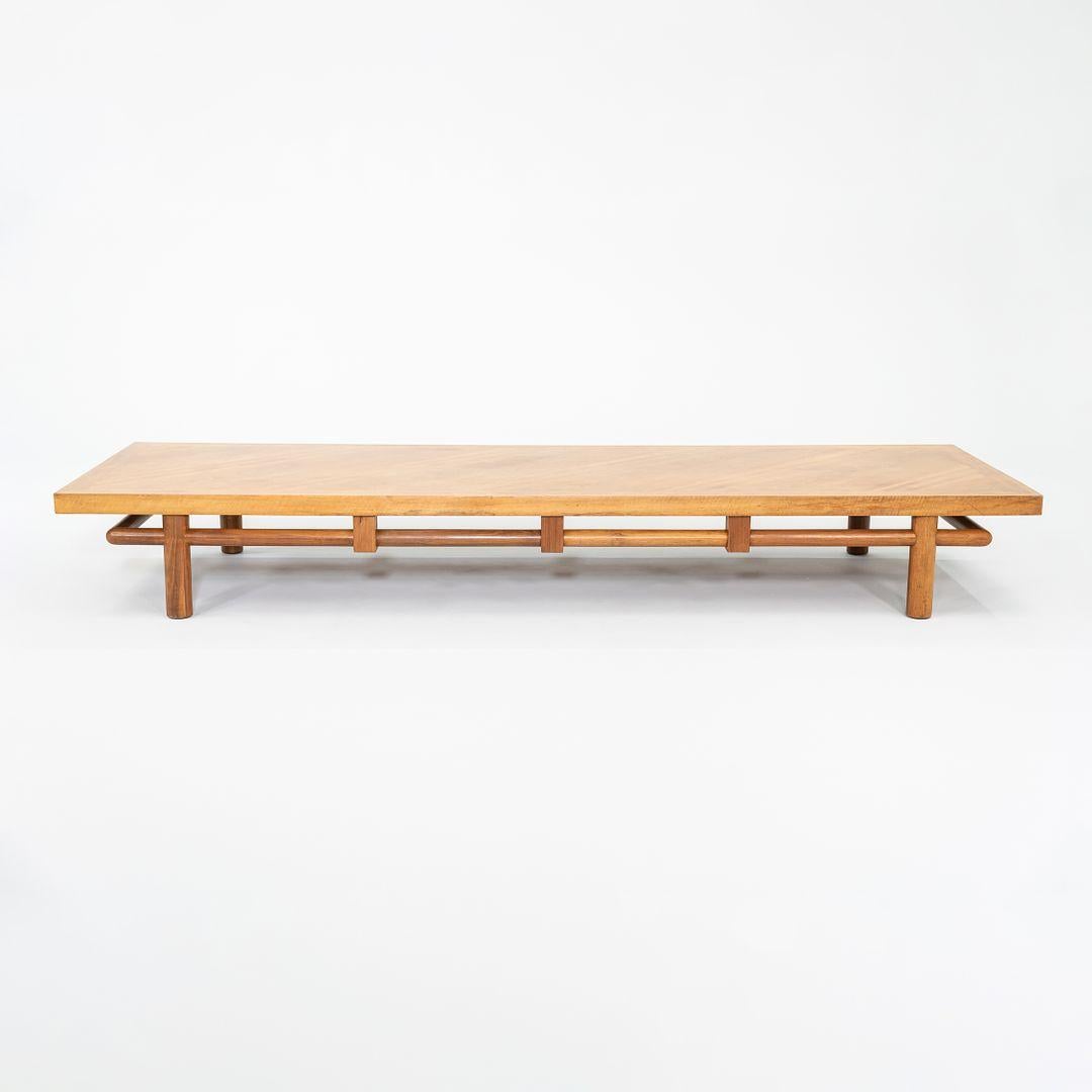 Table basse massive en noyer de 1954 par AT&T Robsjohn-Gibbings pour John Widdicomb en vente 1