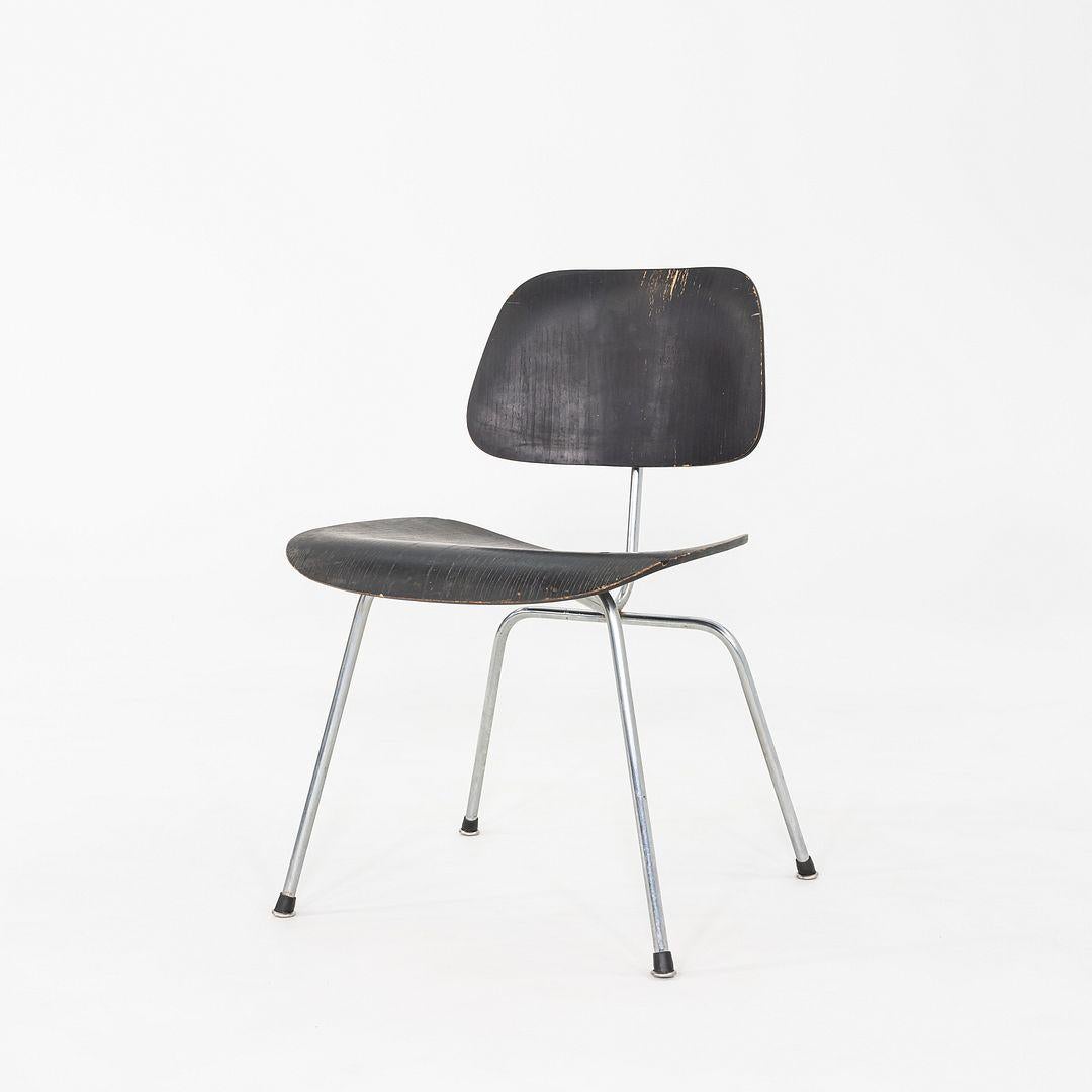 1954 Pair of Charles and Ray Eames for Herman Miller DCM Dining Chairs in Wood In Good Condition For Sale In Philadelphia, PA