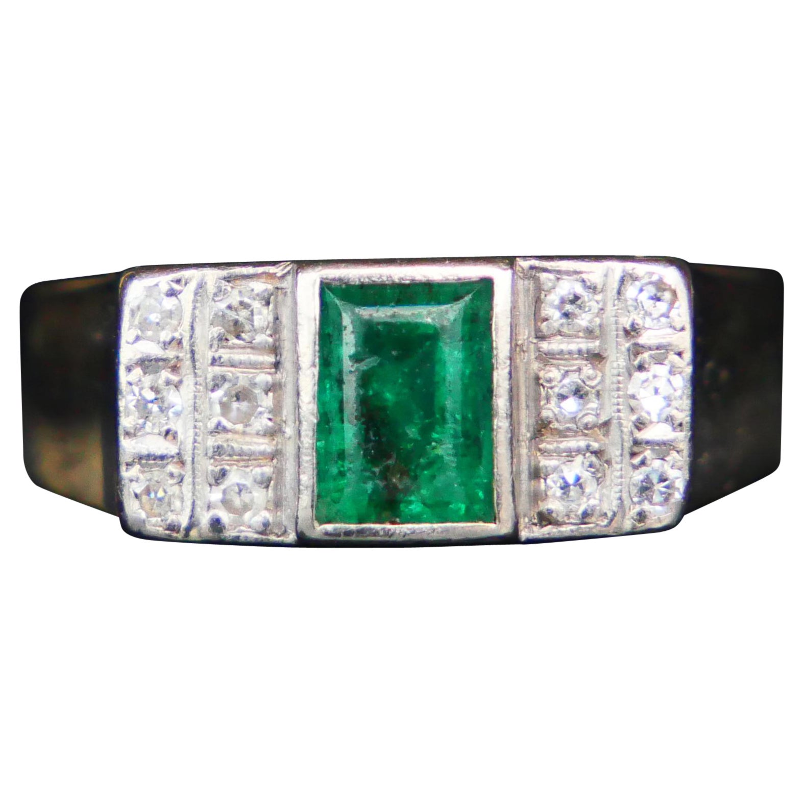 1954 Anello con smeraldo e diamanti in oro massiccio 18K US 7.75 / 4.7gr in vendita