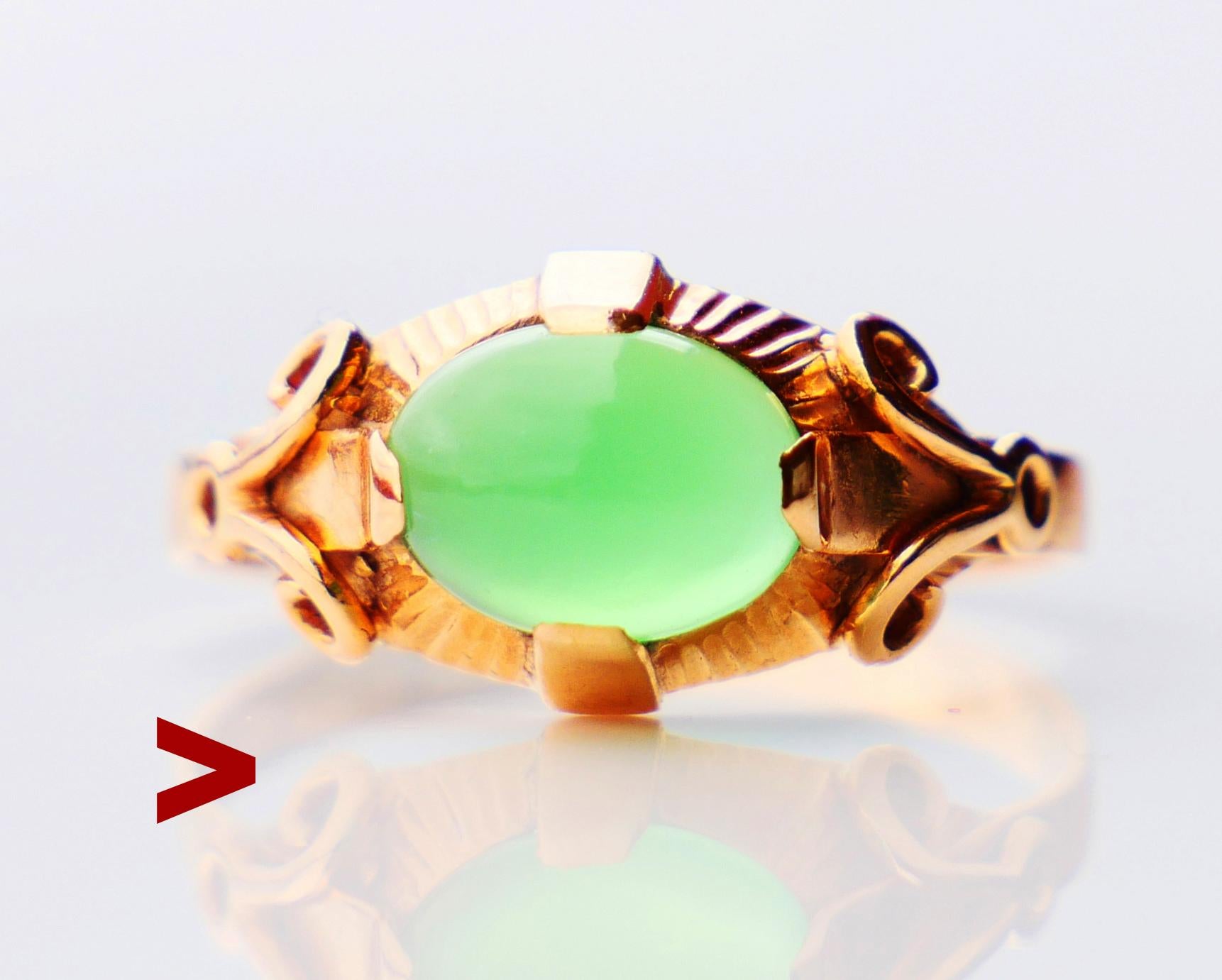 1954 Ring natural Green Chalcedony 18K Yellow Gold Ø 6 US / 2 gr For Sale 3