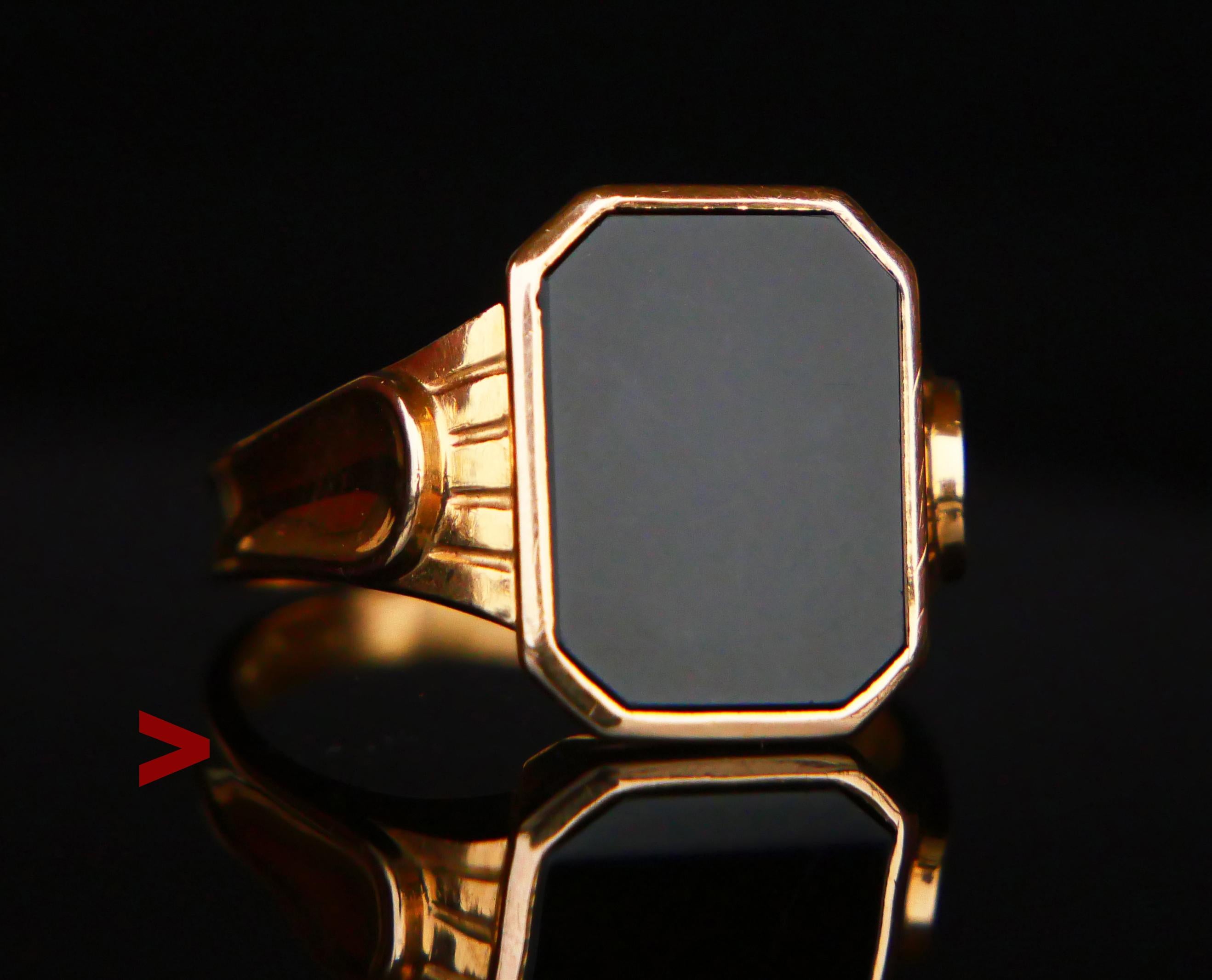 ϟiignet Ring for Men in solid 18K Yellow Gold decorated with natural black Onyx stone stone  rectangular cut and polished 15 x 12 mm x 2.56 mm deep/ about 4.5 ct .

Swedish ring, hallmarked 18K, G (Gothenburg), Three Swedish Crowns, 18K, D9  / hand