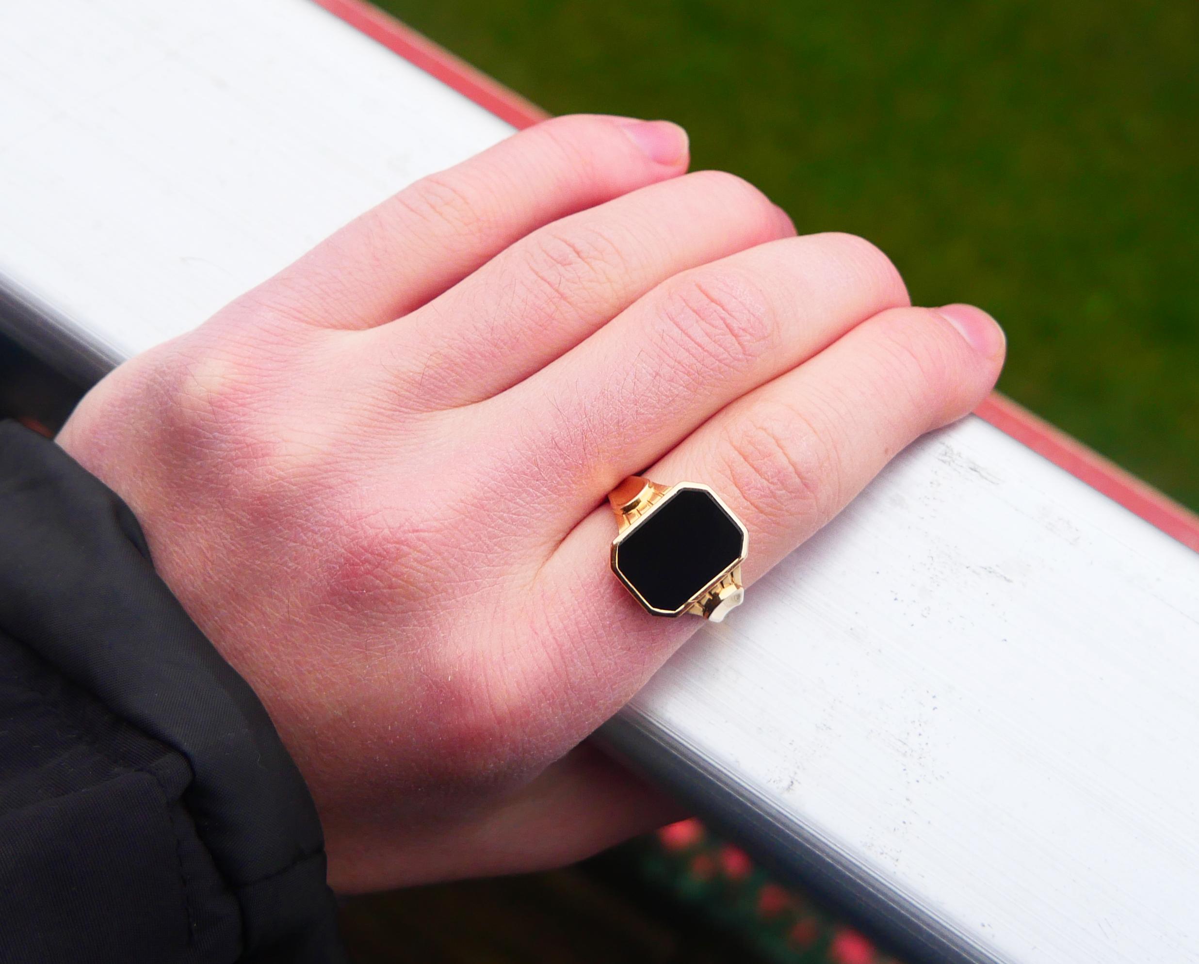 1954 Signet Men Ring 4.5ct natural Onyx solid 18K Gold Ø 10.5 US / 5.38gr For Sale 1