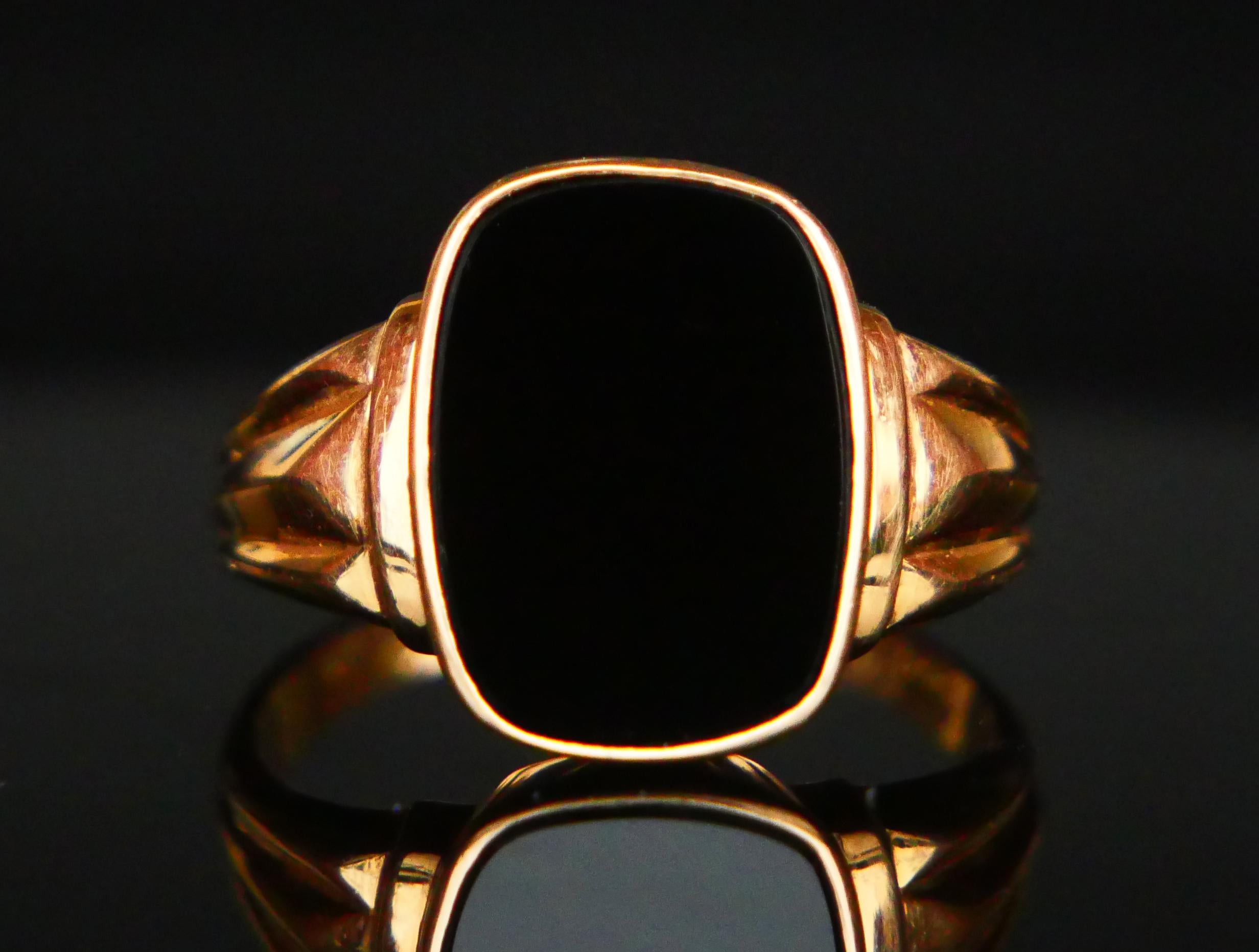 Retro 1954 Signet Men Ring 4.5ct natural Onyx solid 18K Gold Ø 9.25 US / 4.25gr For Sale