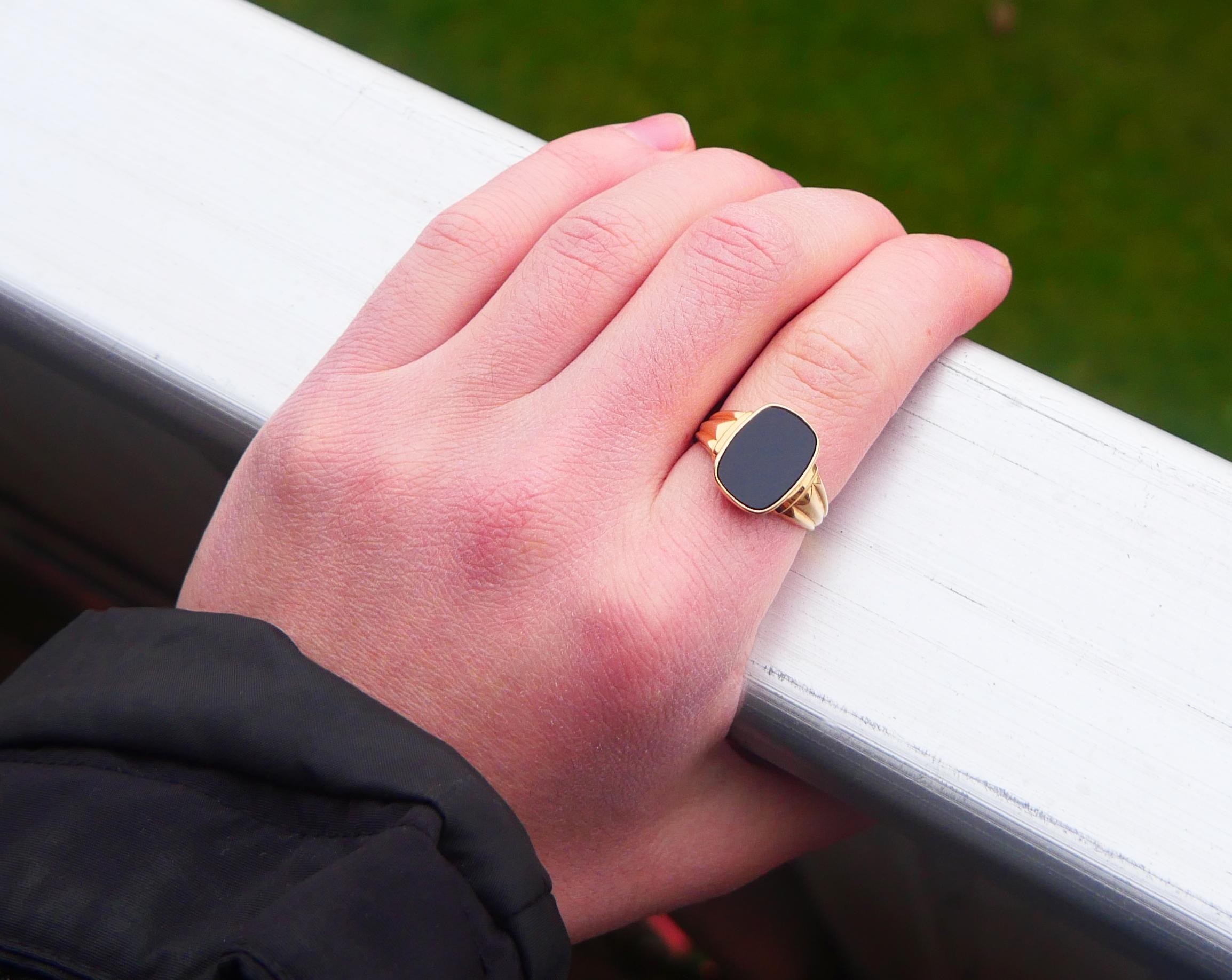 1954 Signet Men Ring 4.5ct natural Onyx solid 18K Gold Ø 9.25 US / 4.25gr For Sale 1